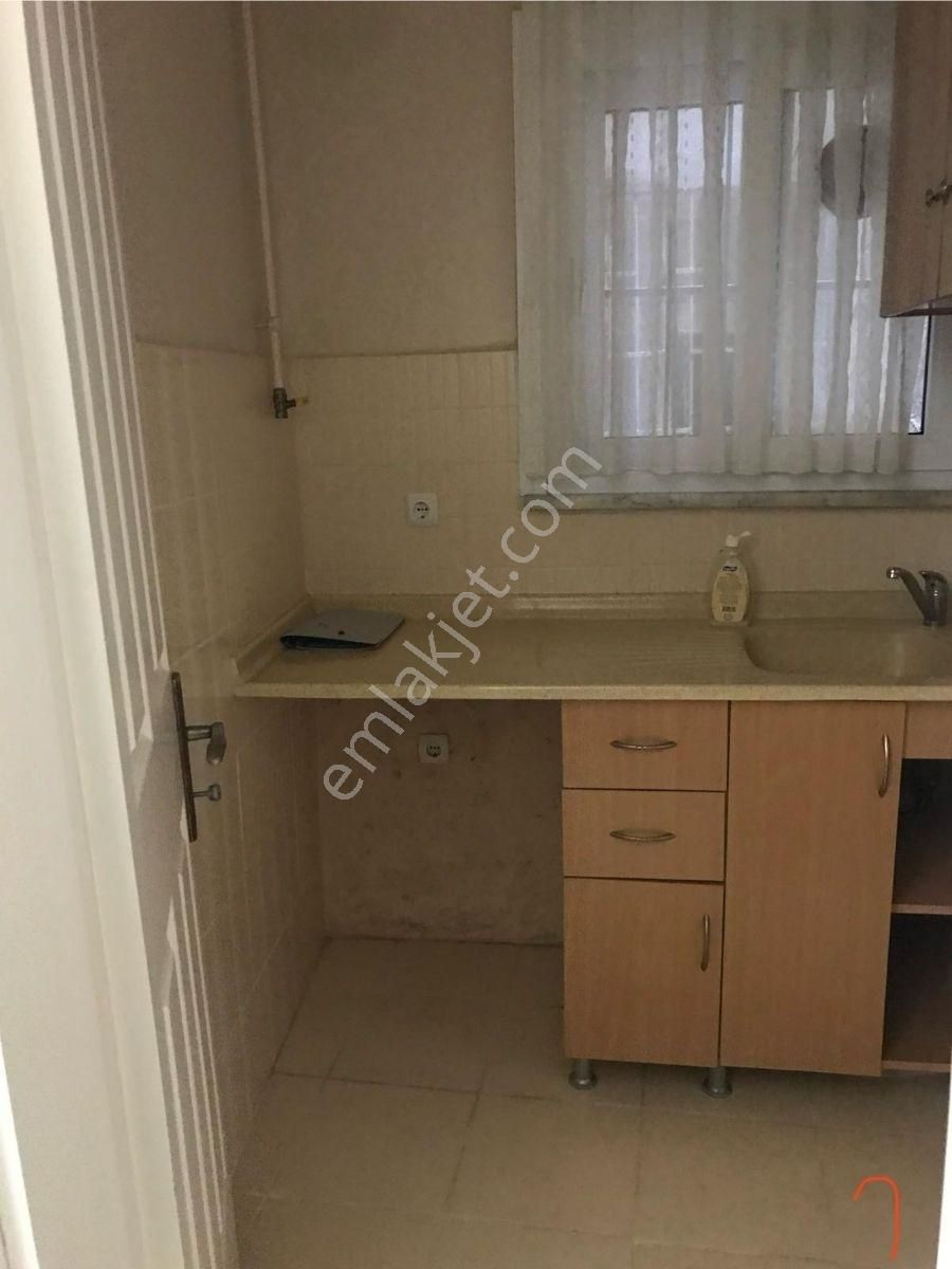 Çapa Civarı Satılık 1+1 Bahçe Katı - Görsel 7