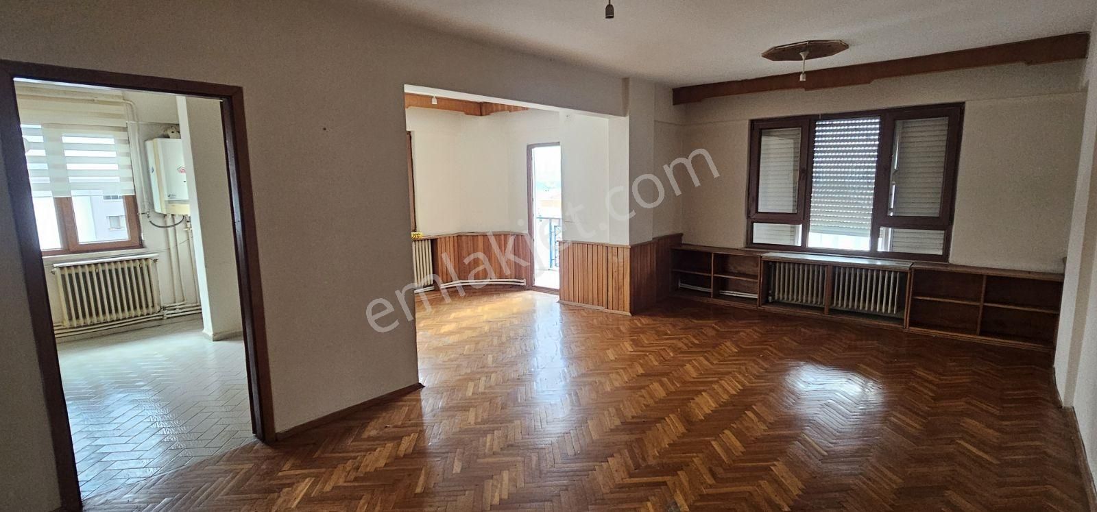 Manastır Emlak'tan Cadde Üzerinde 2+1 Kiralık Daire 15.000 Tl - Görsel 11