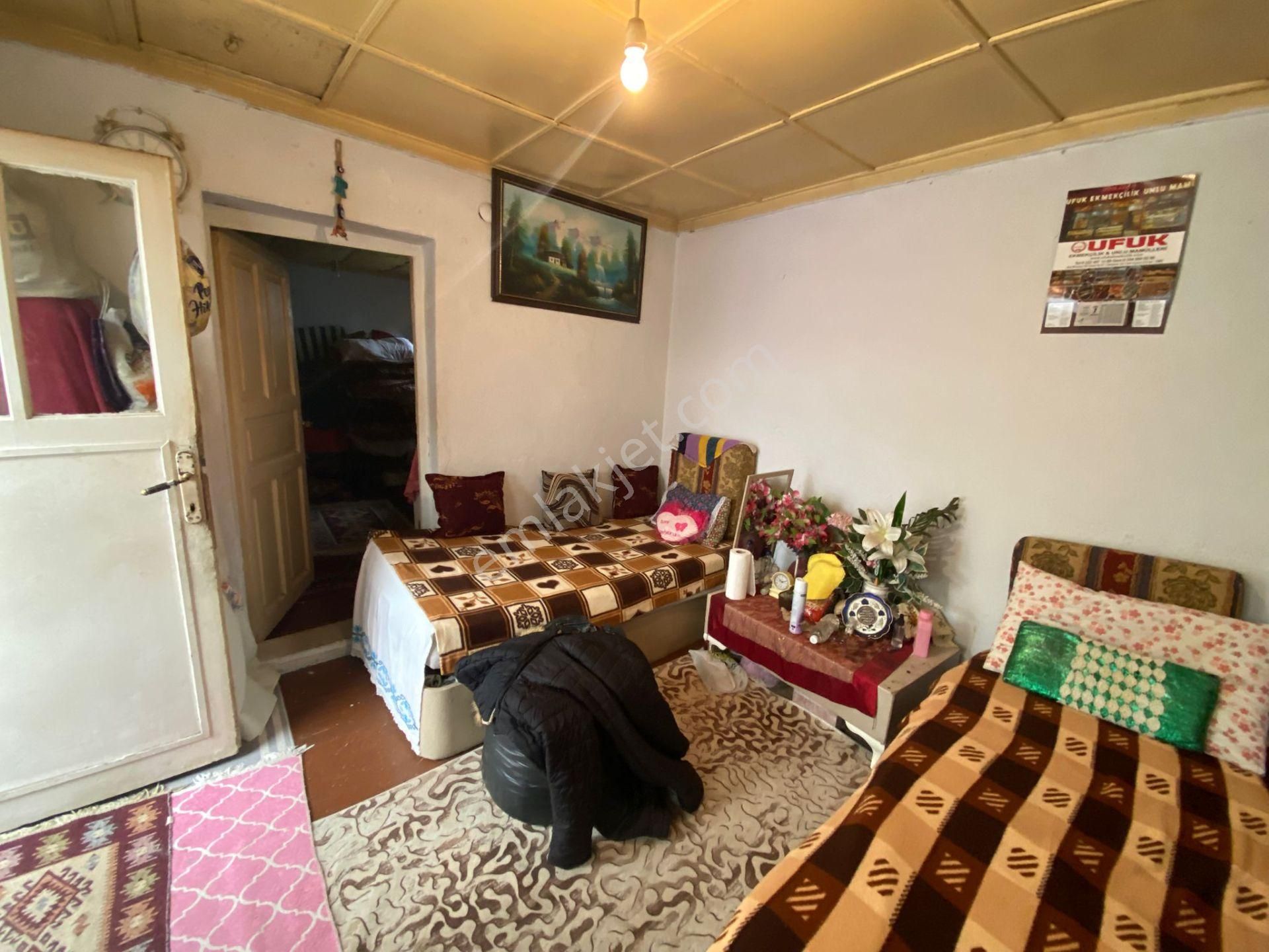 Acill Buca Ufuk Mah.de Yıkıkkemer Meydanda 96m2 Arsa İçerisinde Satılık Müstakil Ev - Görsel 5