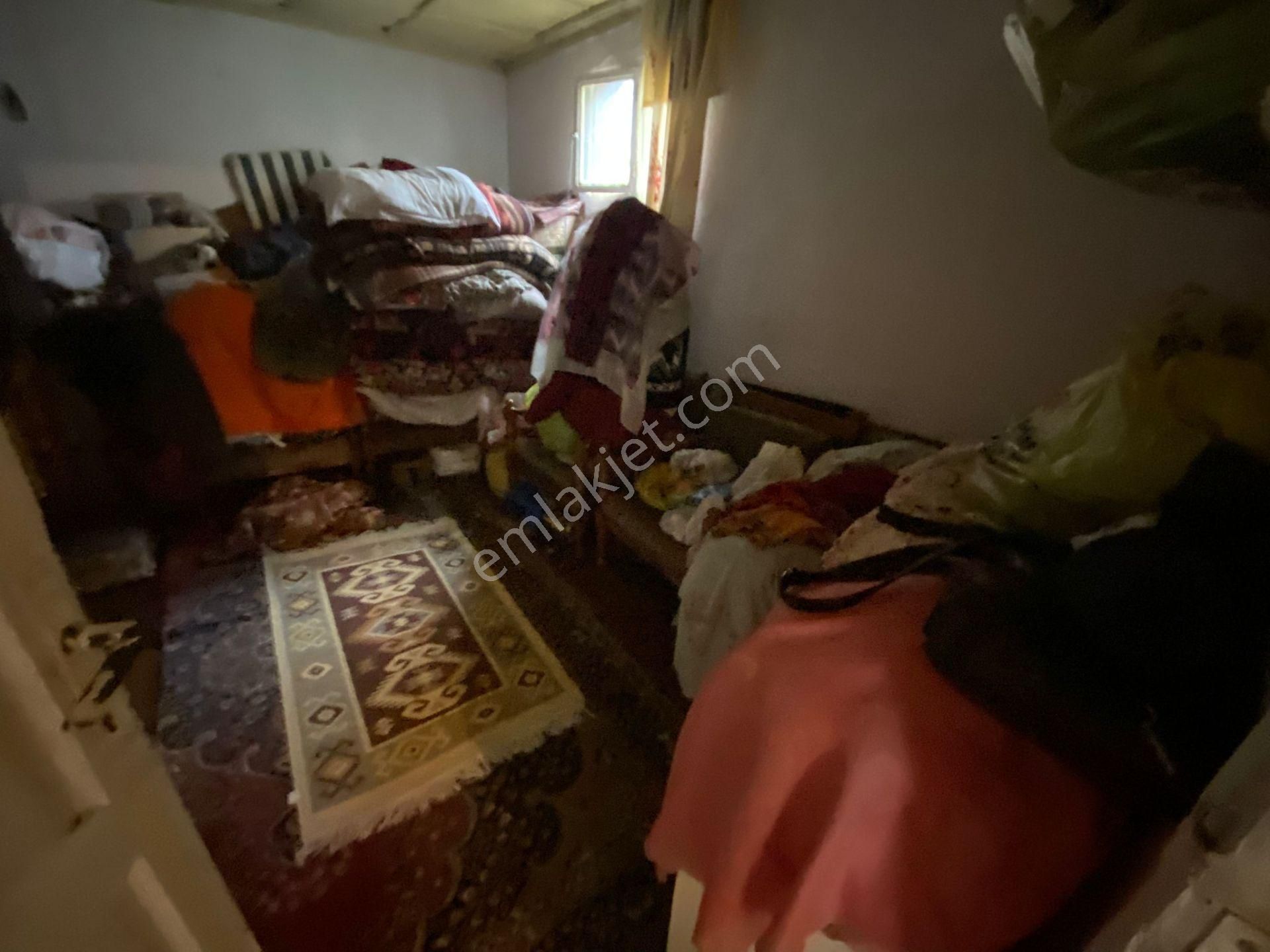 Acill Buca Ufuk Mah.de Yıkıkkemer Meydanda 96m2 Arsa İçerisinde Satılık Müstakil Ev - Görsel 8