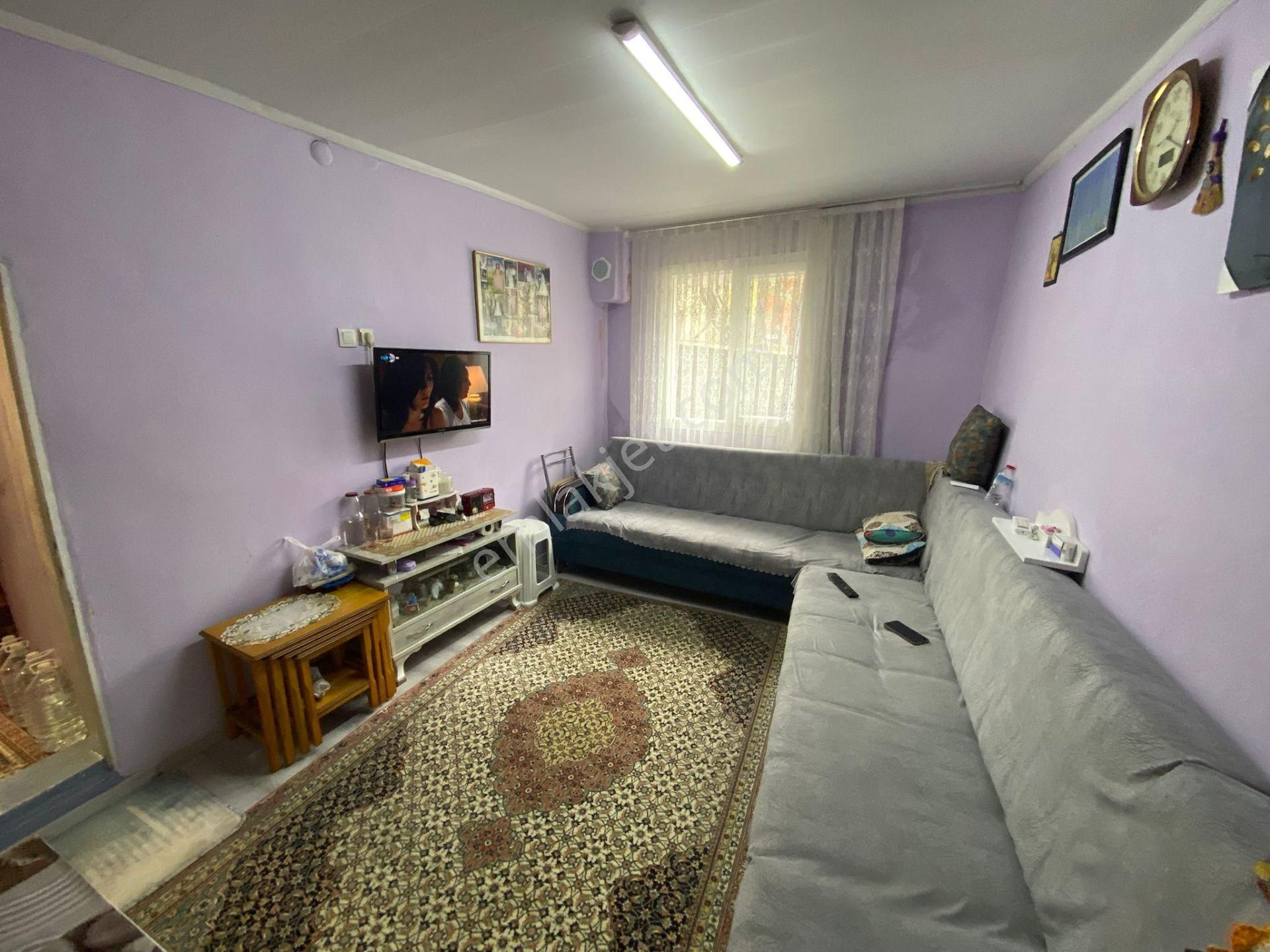 Acill Buca Ufuk Mah.de Yıkıkkemer Meydanda 96m2 Arsa İçerisinde Satılık Müstakil Ev