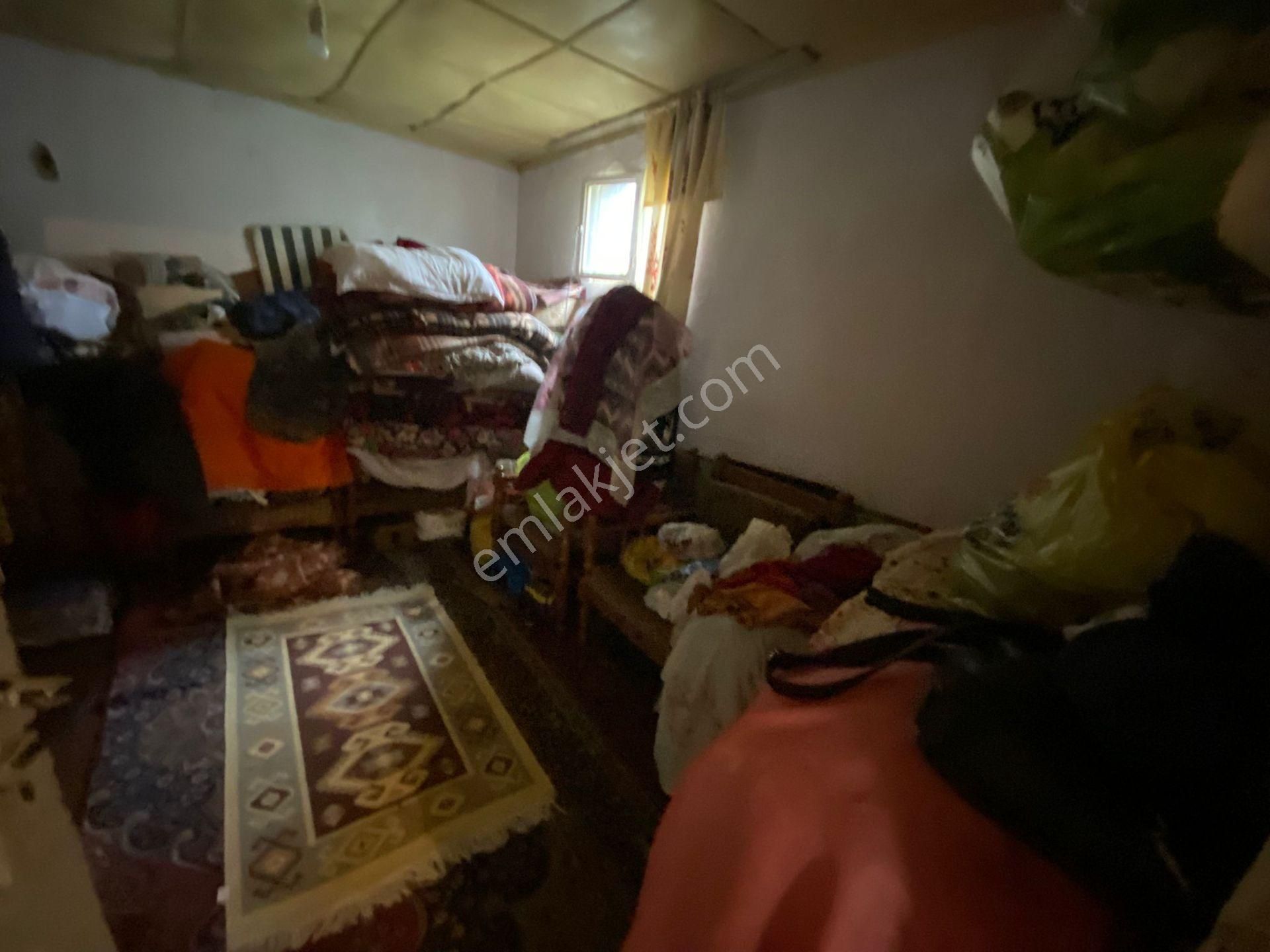 Acill Buca Ufuk Mah.de Yıkıkkemer Meydanda 96m2 Arsa İçerisinde Satılık Müstakil Ev - Görsel 9