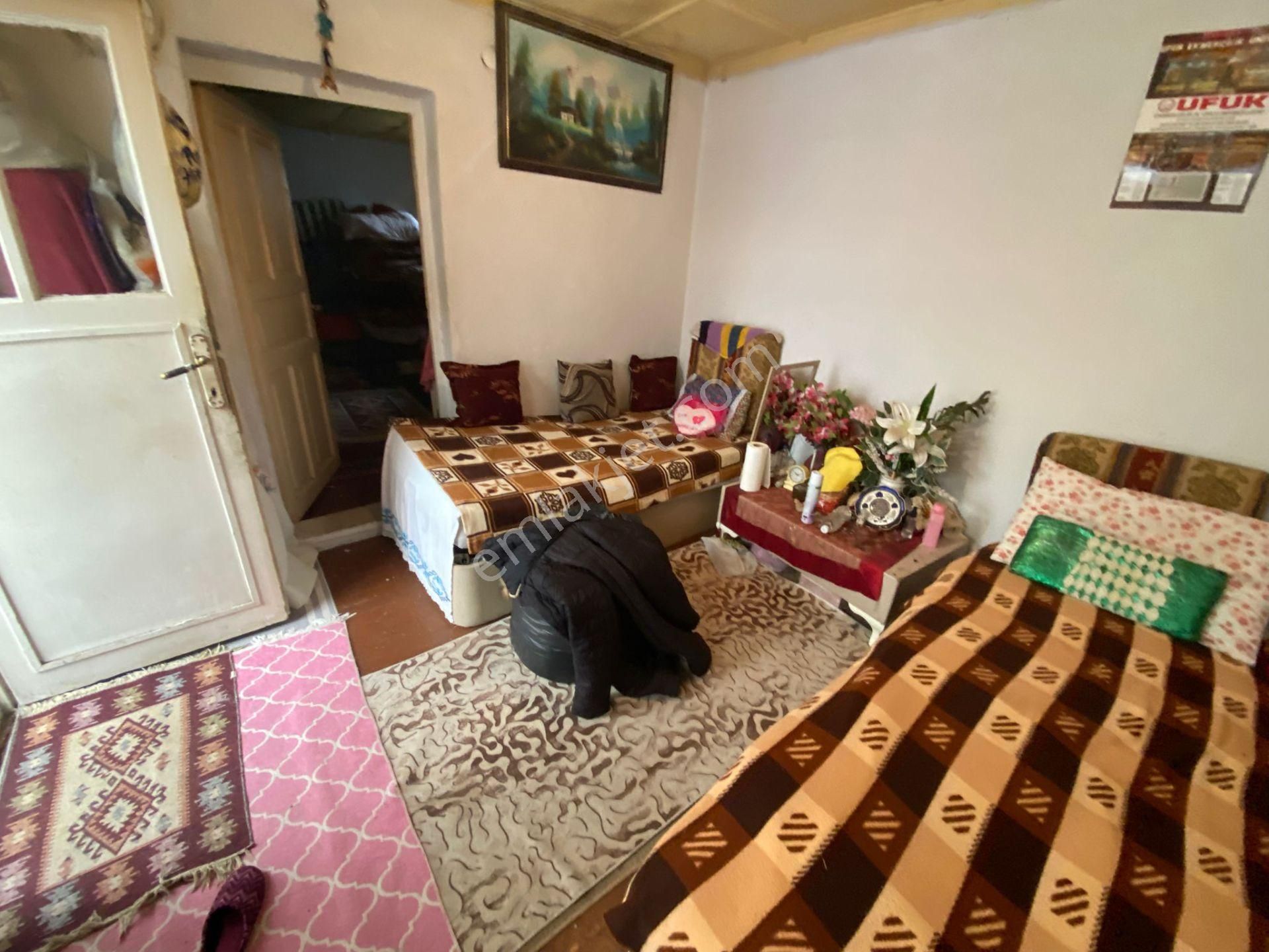 Acill Buca Ufuk Mah.de Yıkıkkemer Meydanda 96m2 Arsa İçerisinde Satılık Müstakil Ev - Görsel 4