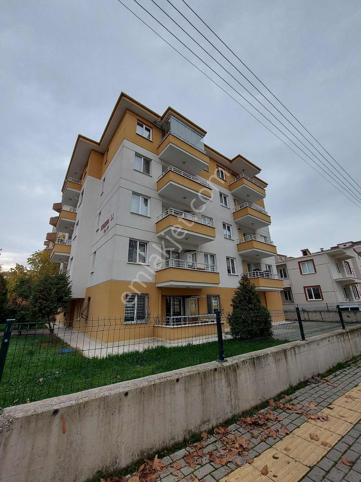Cb Level'dan 2+1 Eşyalı Bahçe Katı Kiralık Merkezi Konumda Daire