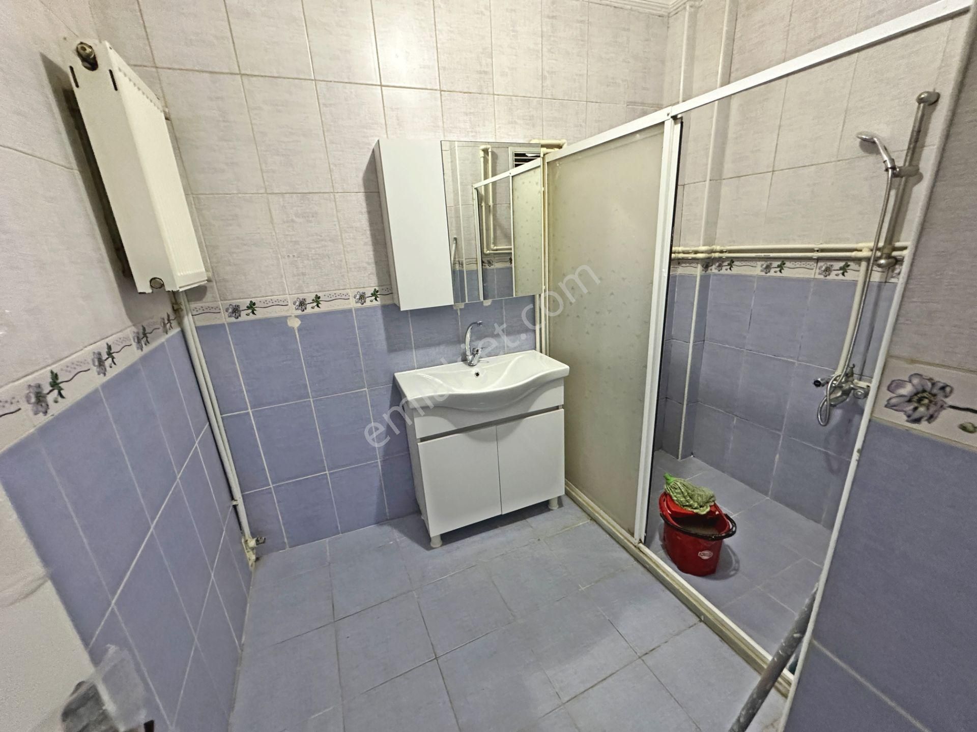Saimekadın Mahallesinde Cadde Yakını Katta Yapılı 3+1 Kiralık Daire - Görsel 12