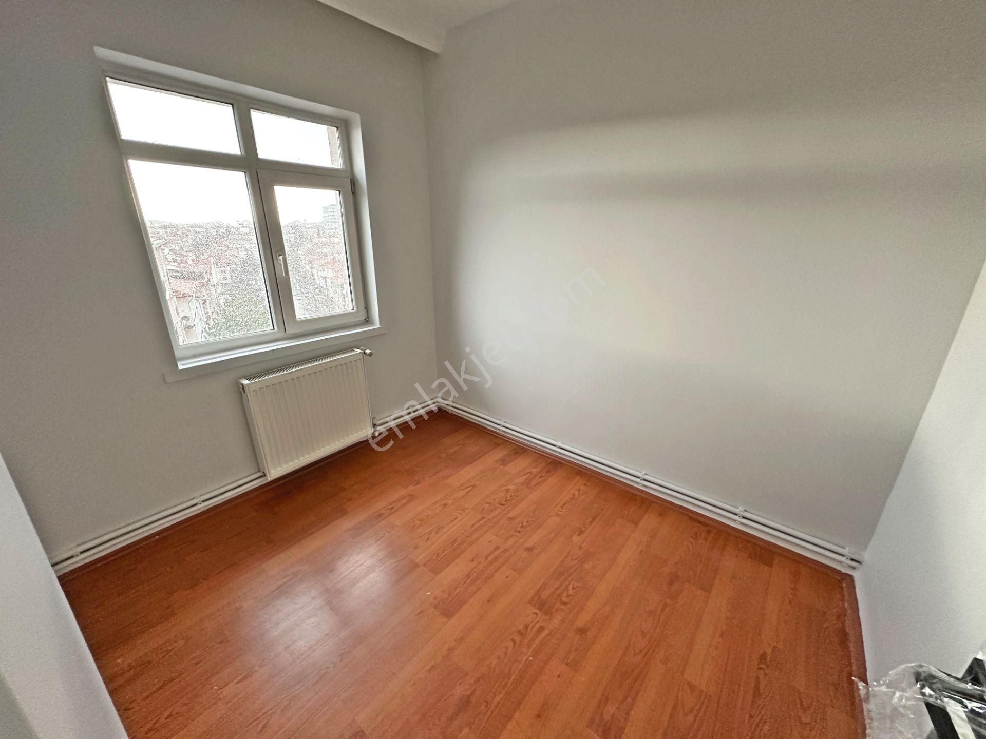 Saimekadın Mahallesinde Cadde Yakını Katta Yapılı 3+1 Kiralık Daire - Görsel 6