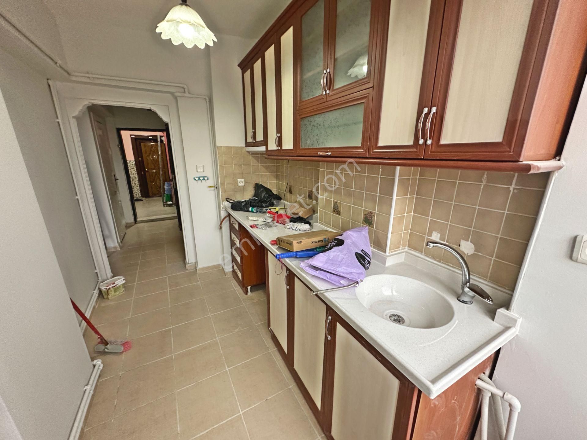 Saimekadın Mahallesinde Cadde Yakını Katta Yapılı 3+1 Kiralık Daire - Görsel 17