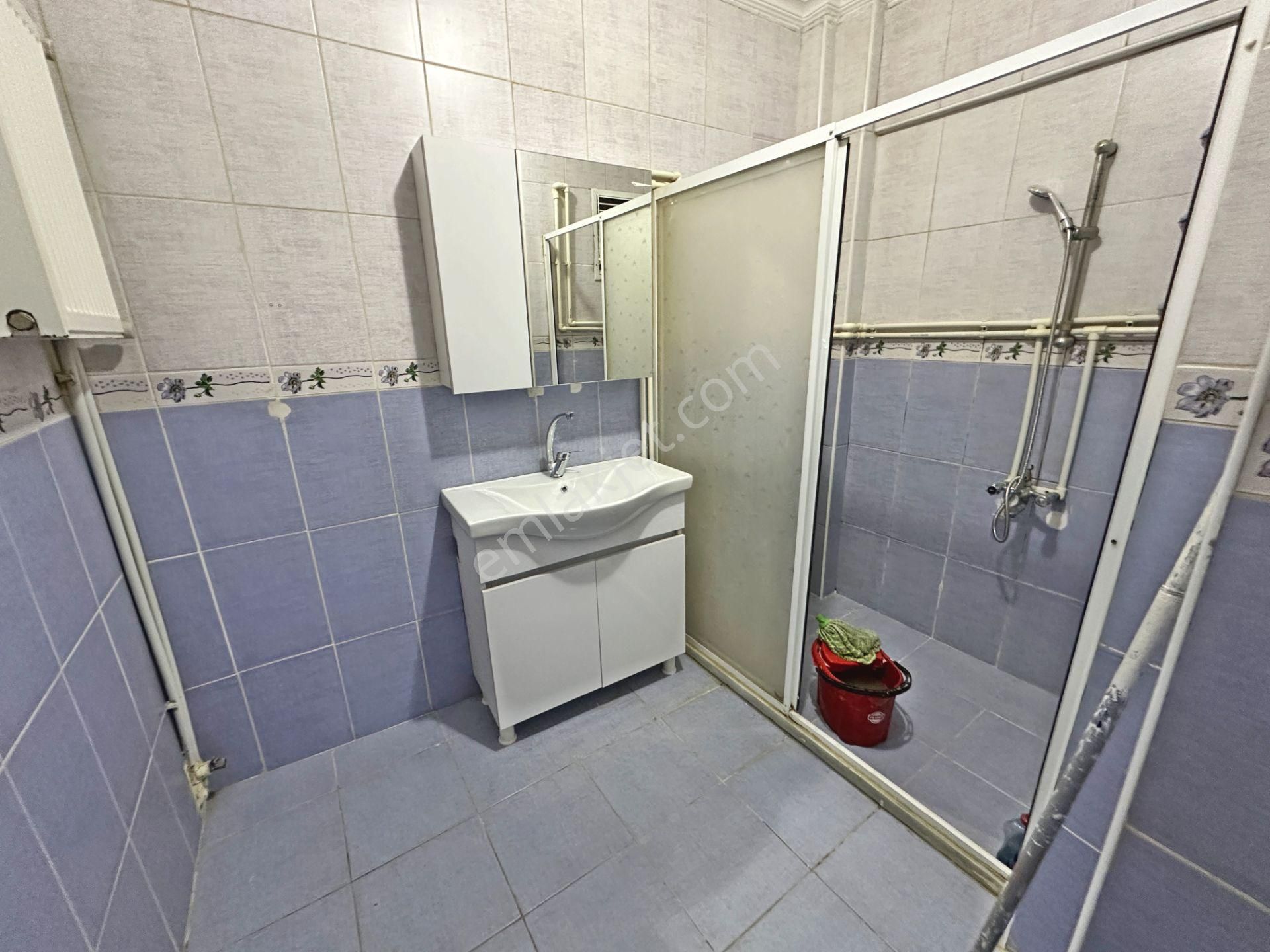 Saimekadın Mahallesinde Cadde Yakını Katta Yapılı 3+1 Kiralık Daire - Görsel 13