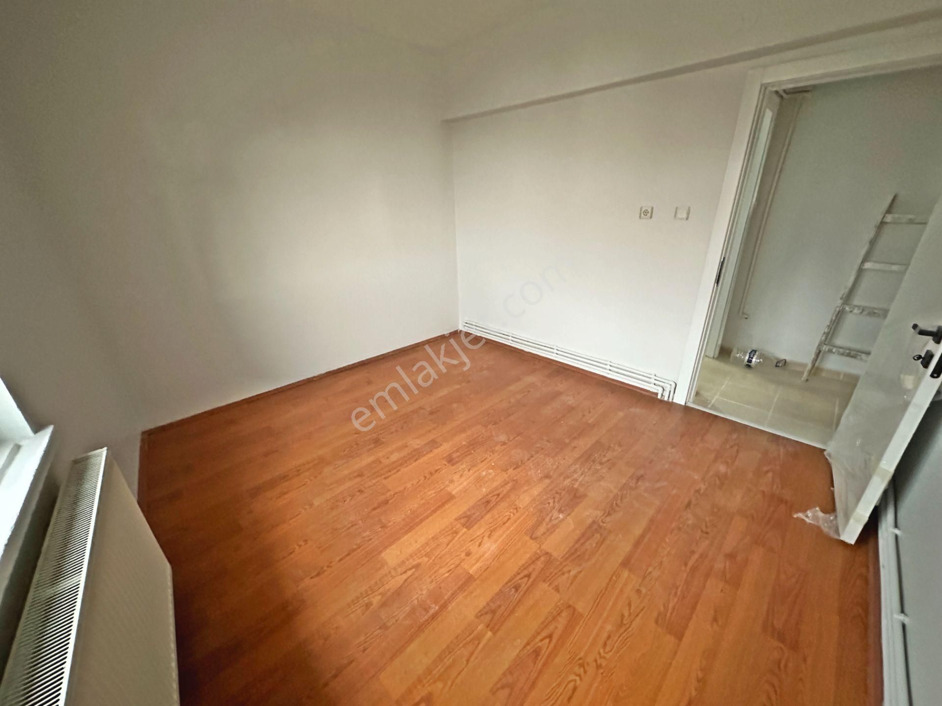 Saimekadın Mahallesinde Cadde Yakını Katta Yapılı 3+1 Kiralık Daire - Görsel 11