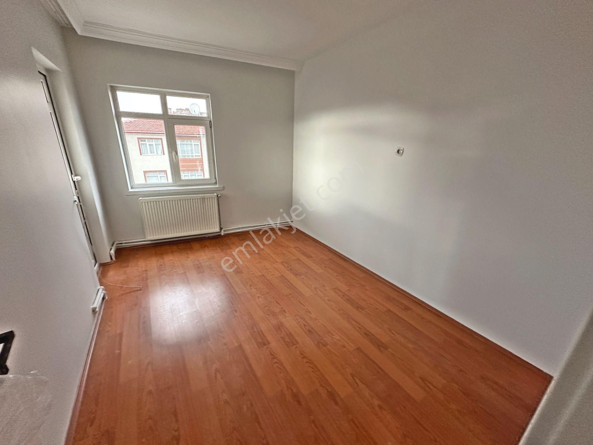 Saimekadın Mahallesinde Cadde Yakını Katta Yapılı 3+1 Kiralık Daire - Görsel 7