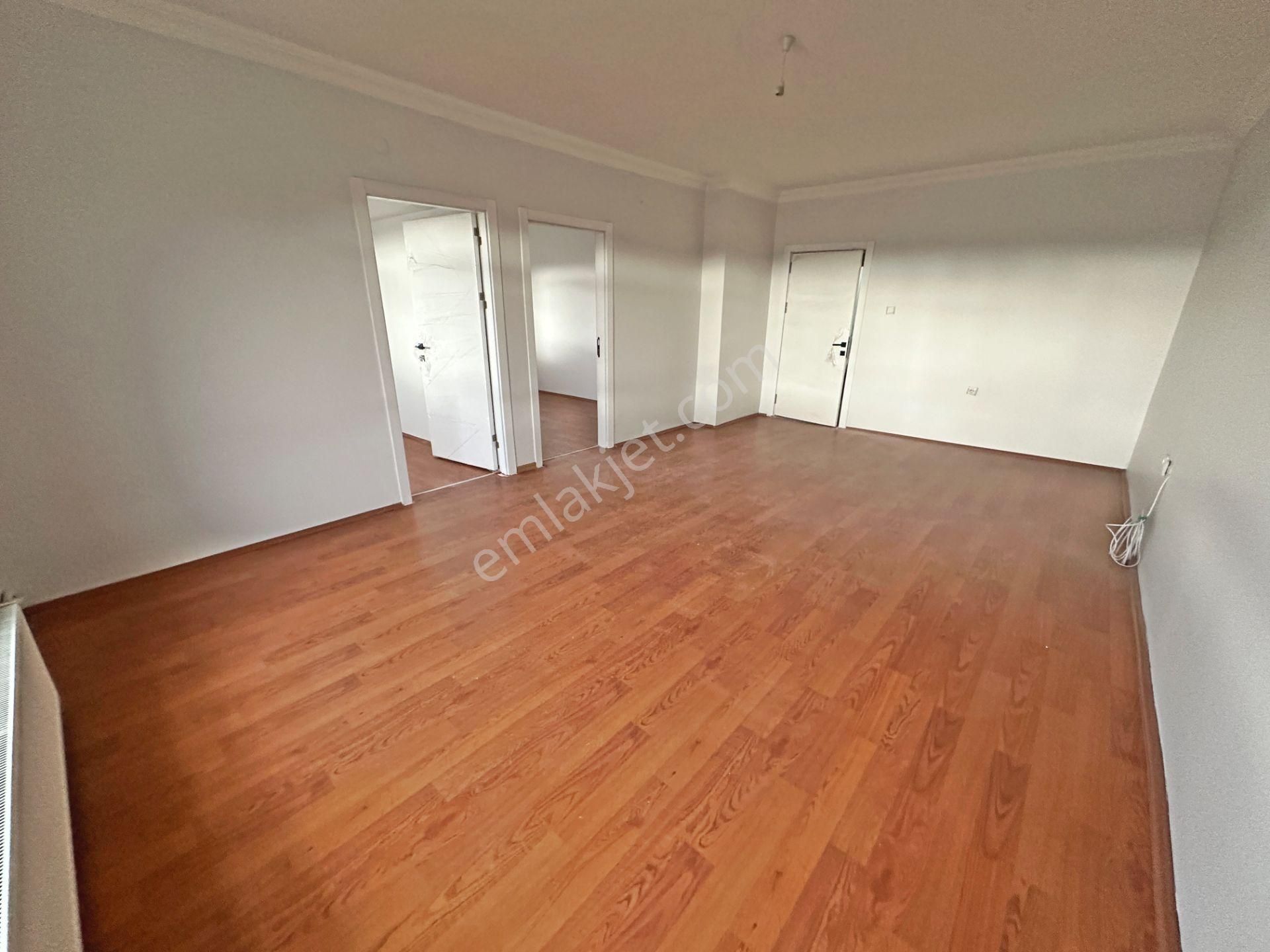 Saimekadın Mahallesinde Cadde Yakını Katta Yapılı 3+1 Kiralık Daire - Görsel 4