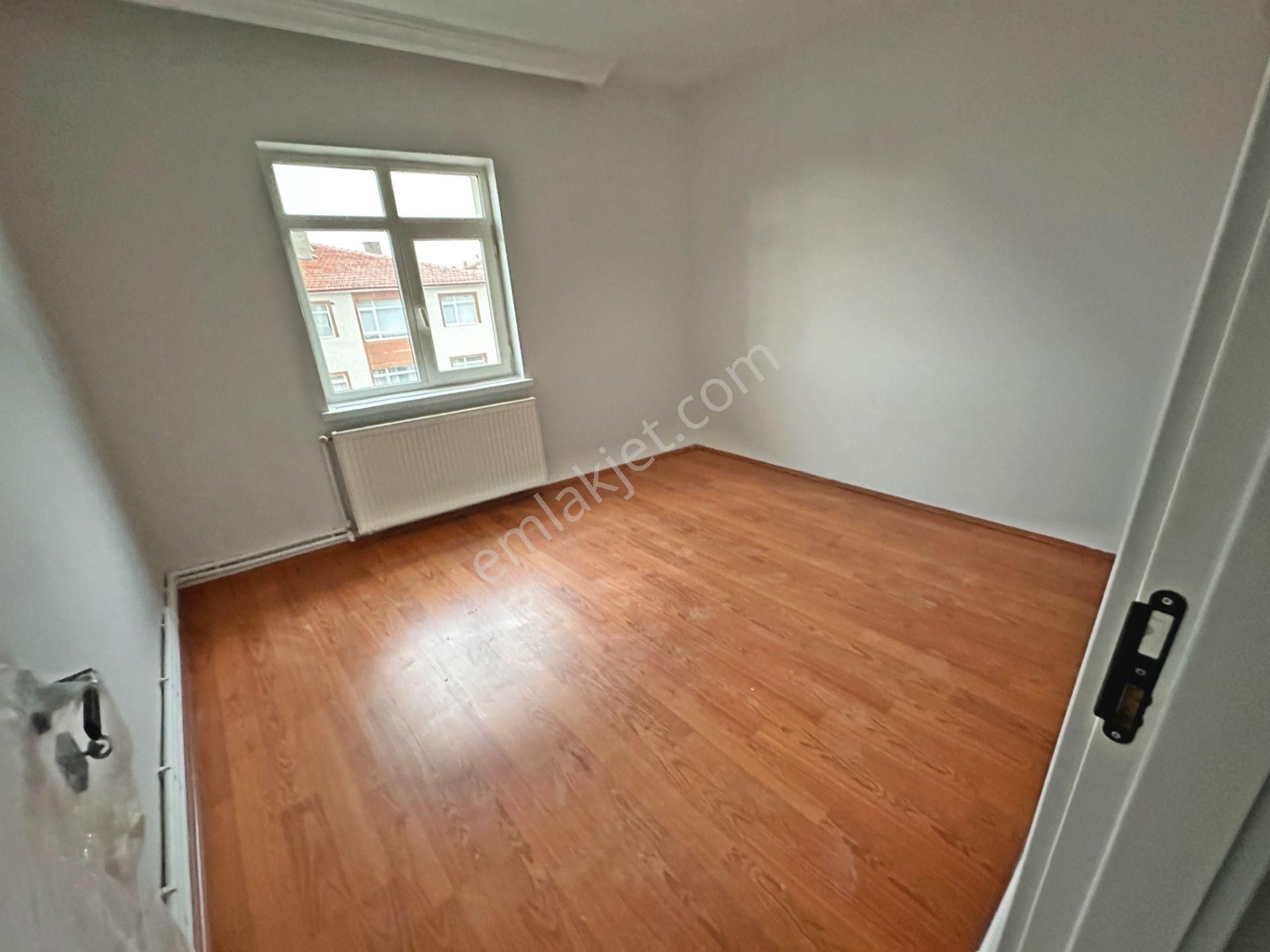 Saimekadın Mahallesinde Cadde Yakını Katta Yapılı 3+1 Kiralık Daire - Görsel 10