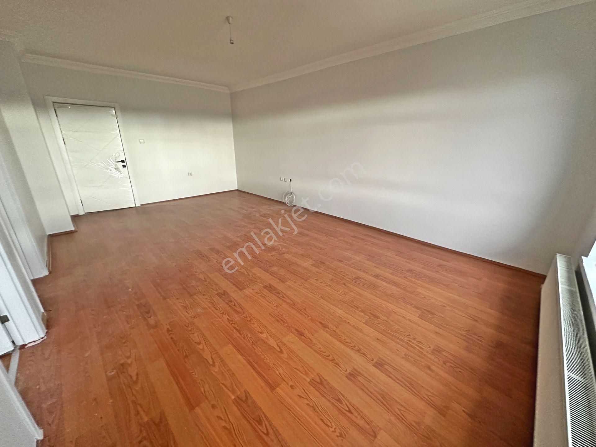Saimekadın Mahallesinde Cadde Yakını Katta Yapılı 3+1 Kiralık Daire - Görsel 3