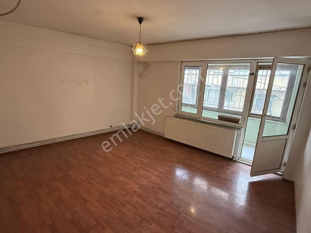 Kağıthane Yahyakemal Mah Çift Balkonlu 2+1 Aileye Uygun Kiralık