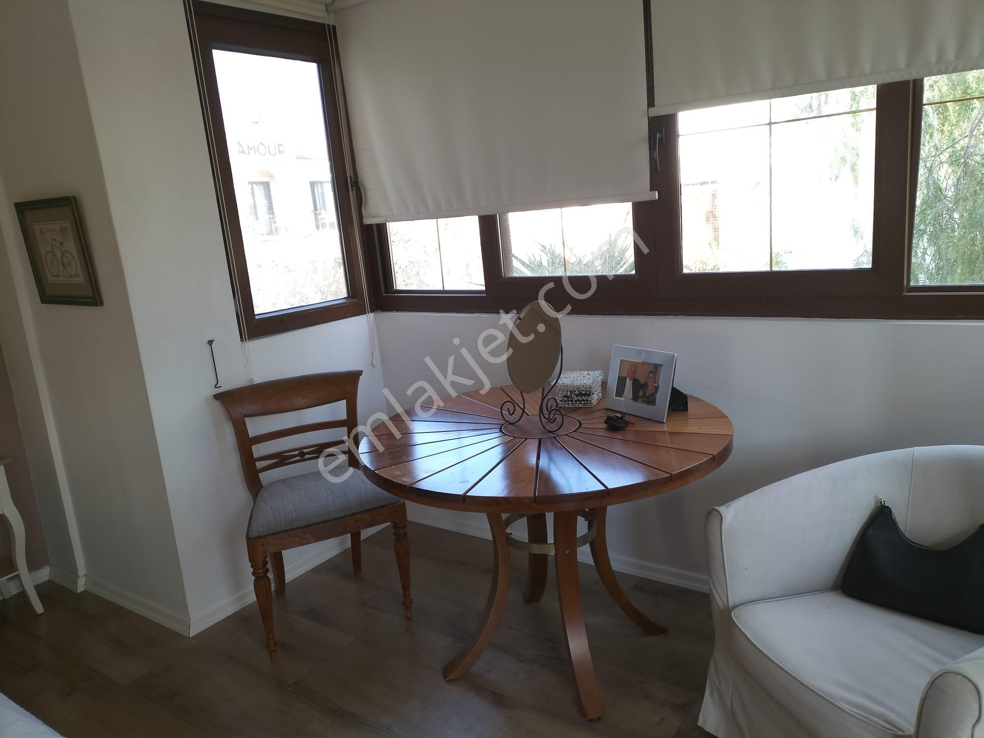 Alaçatı Merkezde Havuzlu Site İçerisinde Satılık Taş Ev - Görsel 15