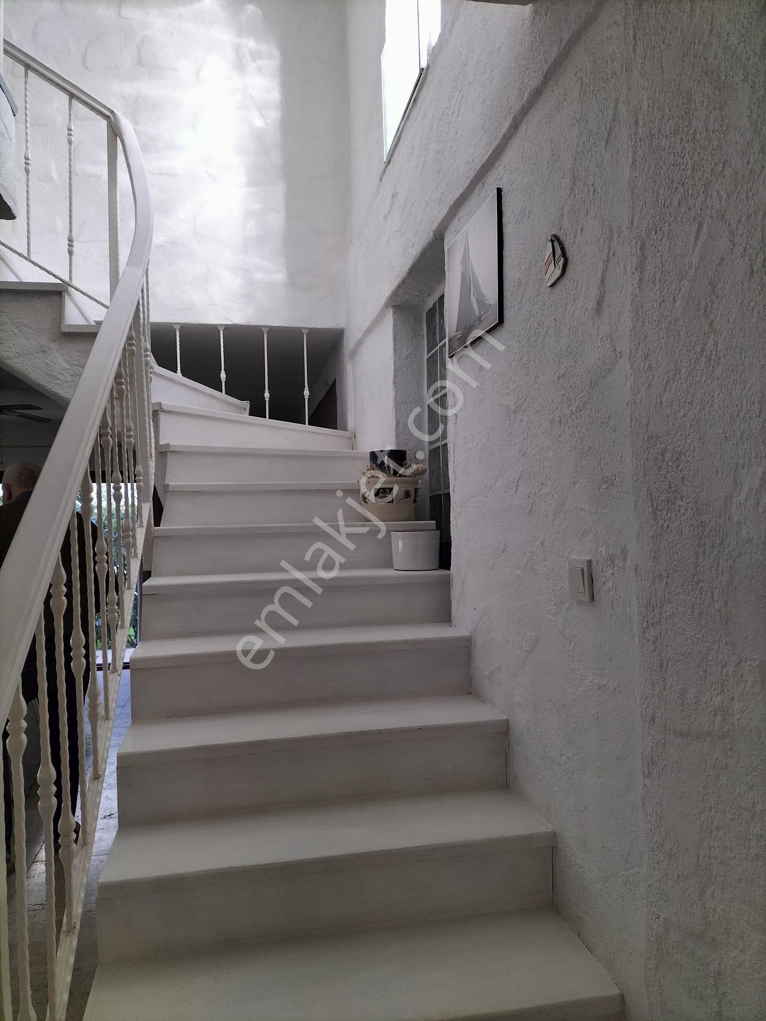 Alaçatı Merkezde Havuzlu Site İçerisinde Satılık Taş Ev - Görsel 28