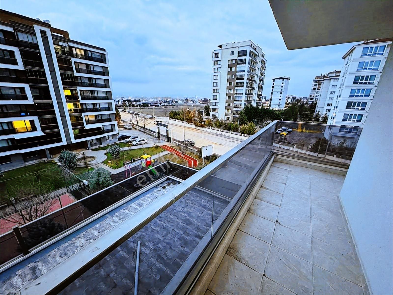 Bağlıca'da Katta Tek Daire Süper Konumda Geniş 5+1 Satılık Daire - Görsel 20