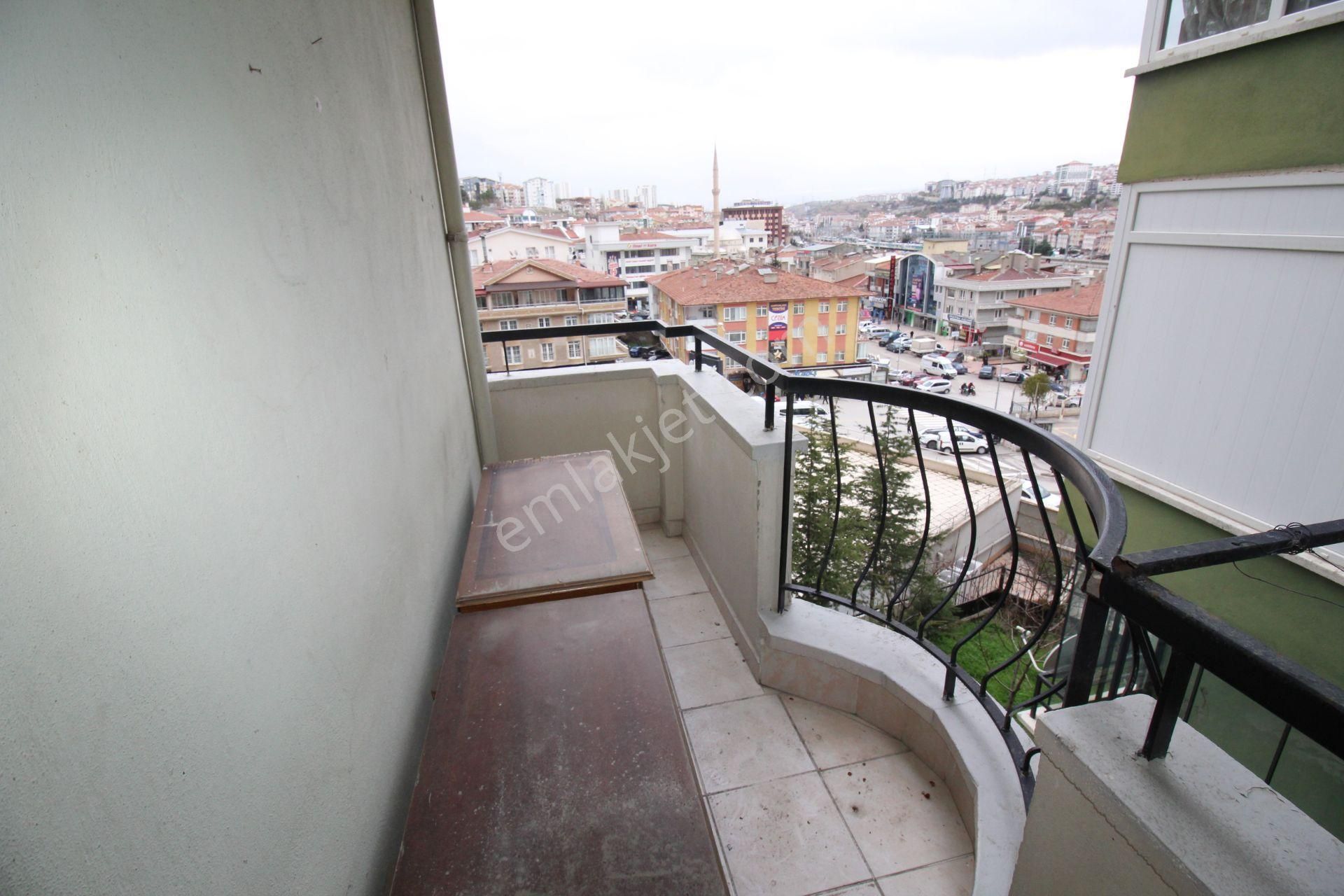 Krc'den Harman Mah.ahmet Akbaş Caddesine 90 M. 3+1 Kiralık Daire - Görsel 9