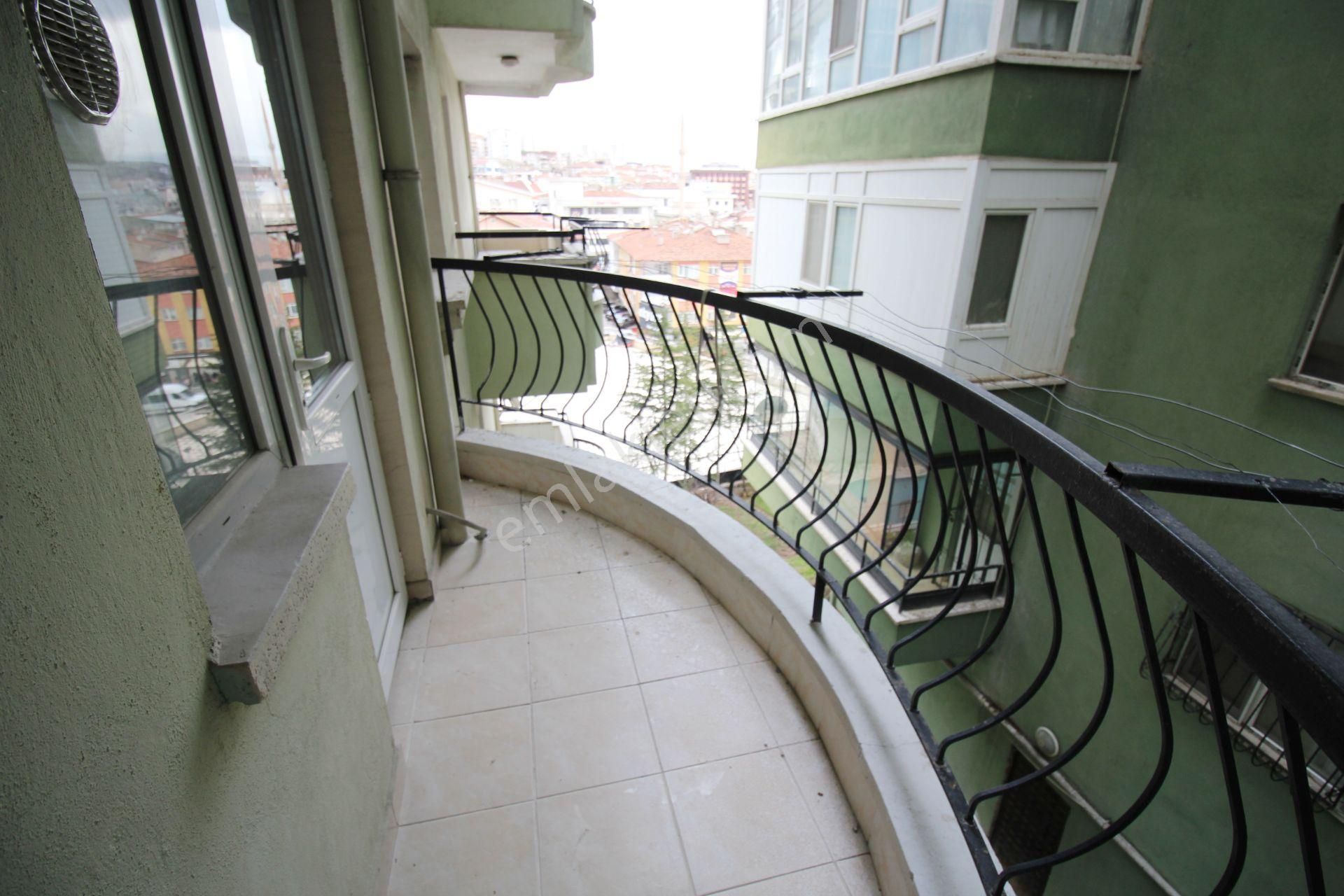 Krc'den Harman Mah.ahmet Akbaş Caddesine 90 M. 3+1 Kiralık Daire - Görsel 6