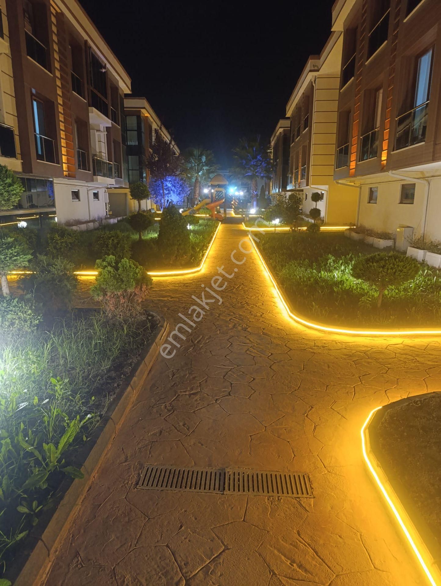 Lux Sıtede Sahibinden Satilik Lux Sitede Cati Dublex Ve Buyuk Mustakıl Garajlı (35 M2) - Görsel 7