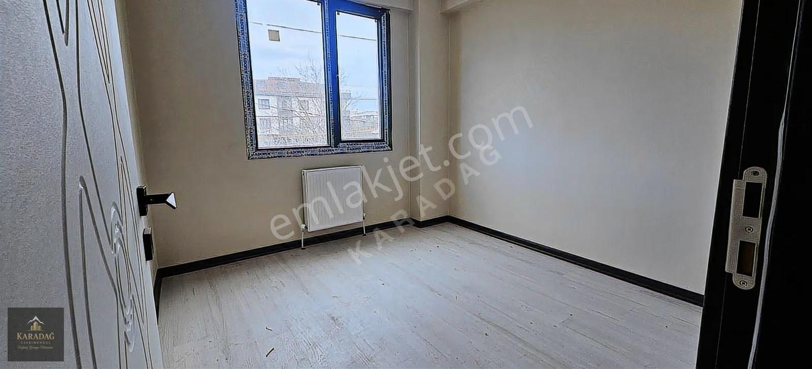 Arnavutköy De Site İçinde 2+1 90m² Arakat