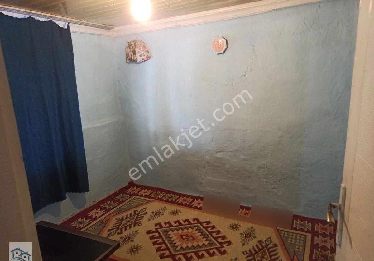 Kınık Büyükoba Da 6.995 M2 Satılık Tarla Ve İçinde Köy Evi - Görsel 2