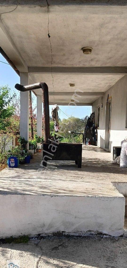 Kınık Büyüoba 'da 800 M2 Tarla İçinde 2+1 Satılık Köy Evi