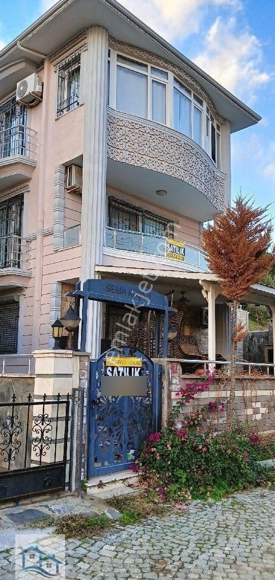 Altınoluk'ta Satılık 4+1 Lüks Müstakil Villa