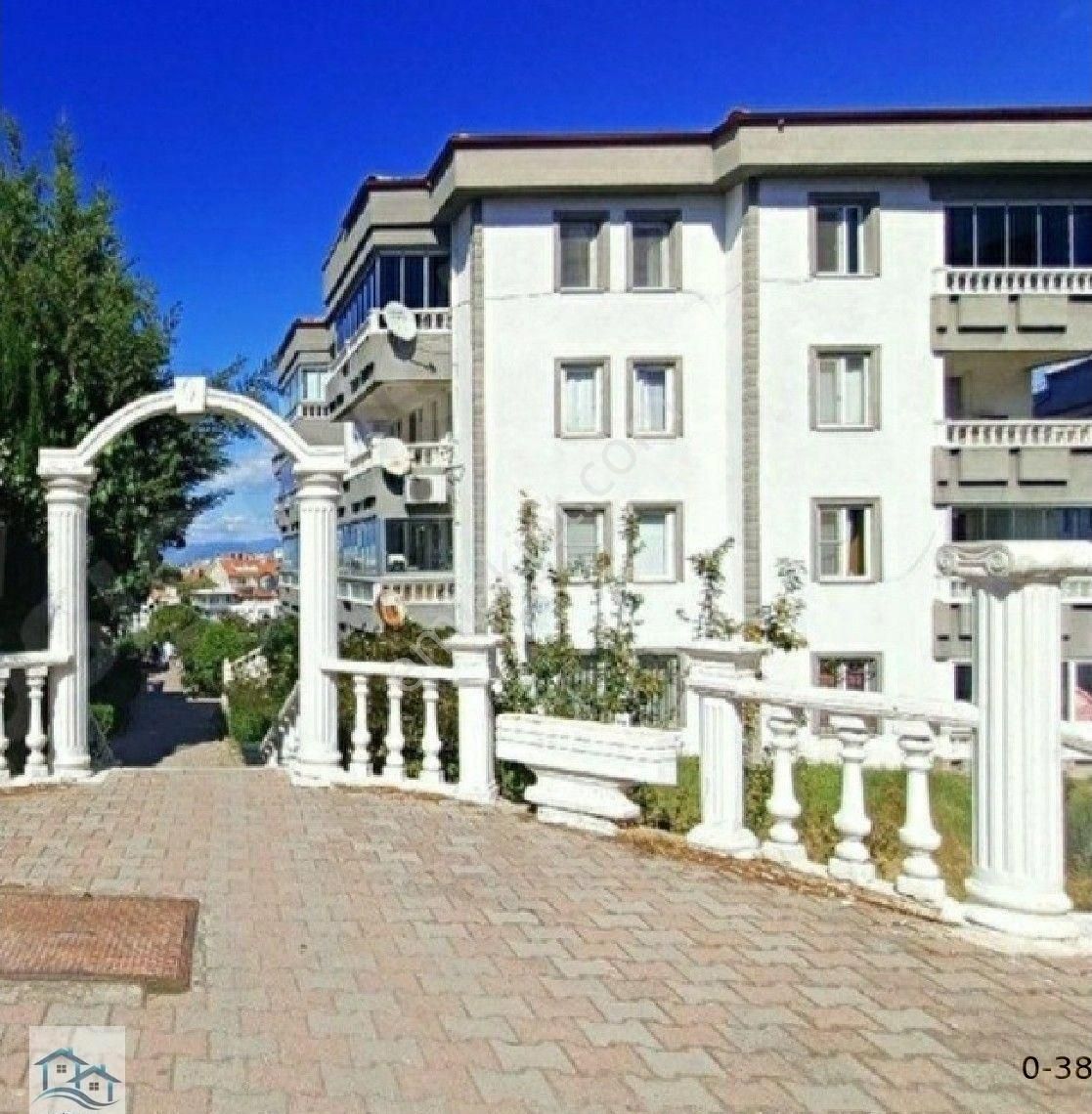 Ayvalık, 150 Evler Mahallesi'nde Site İçi 3+1 Satılık Masrafsız Daire