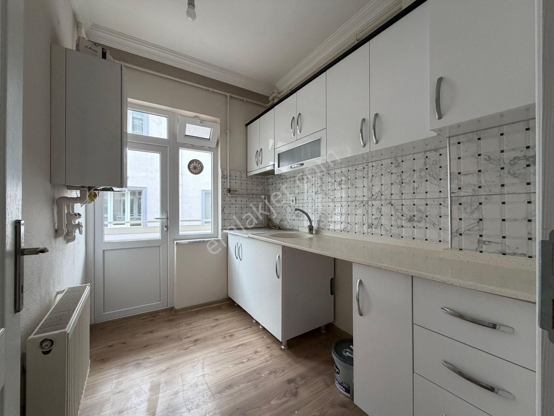 Merkezi Konumda Bakımlı 3+1 Kiralık Daire - Görsel 4