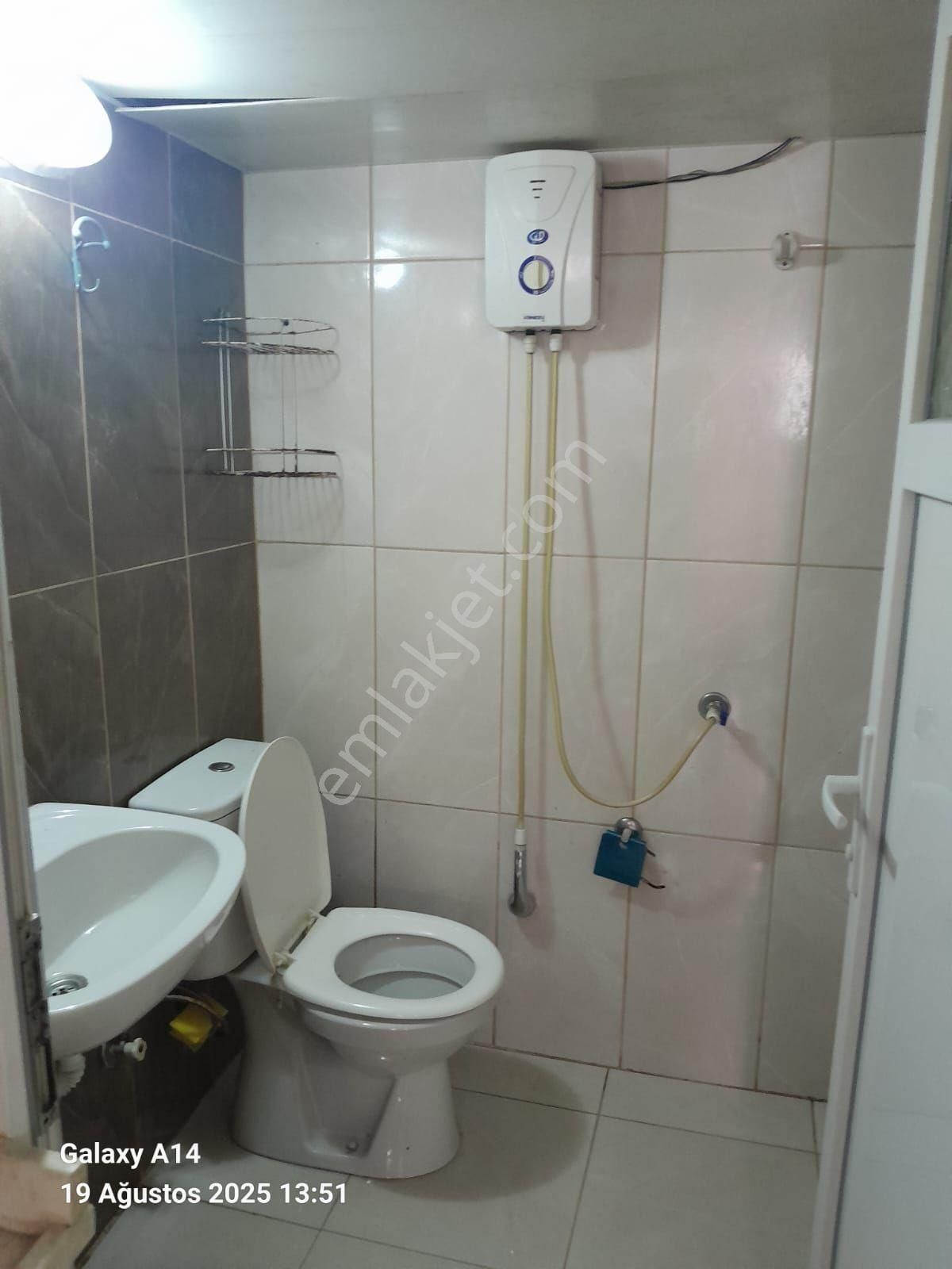 Metro Durağı Civarında Eşyalı Daire 1+0