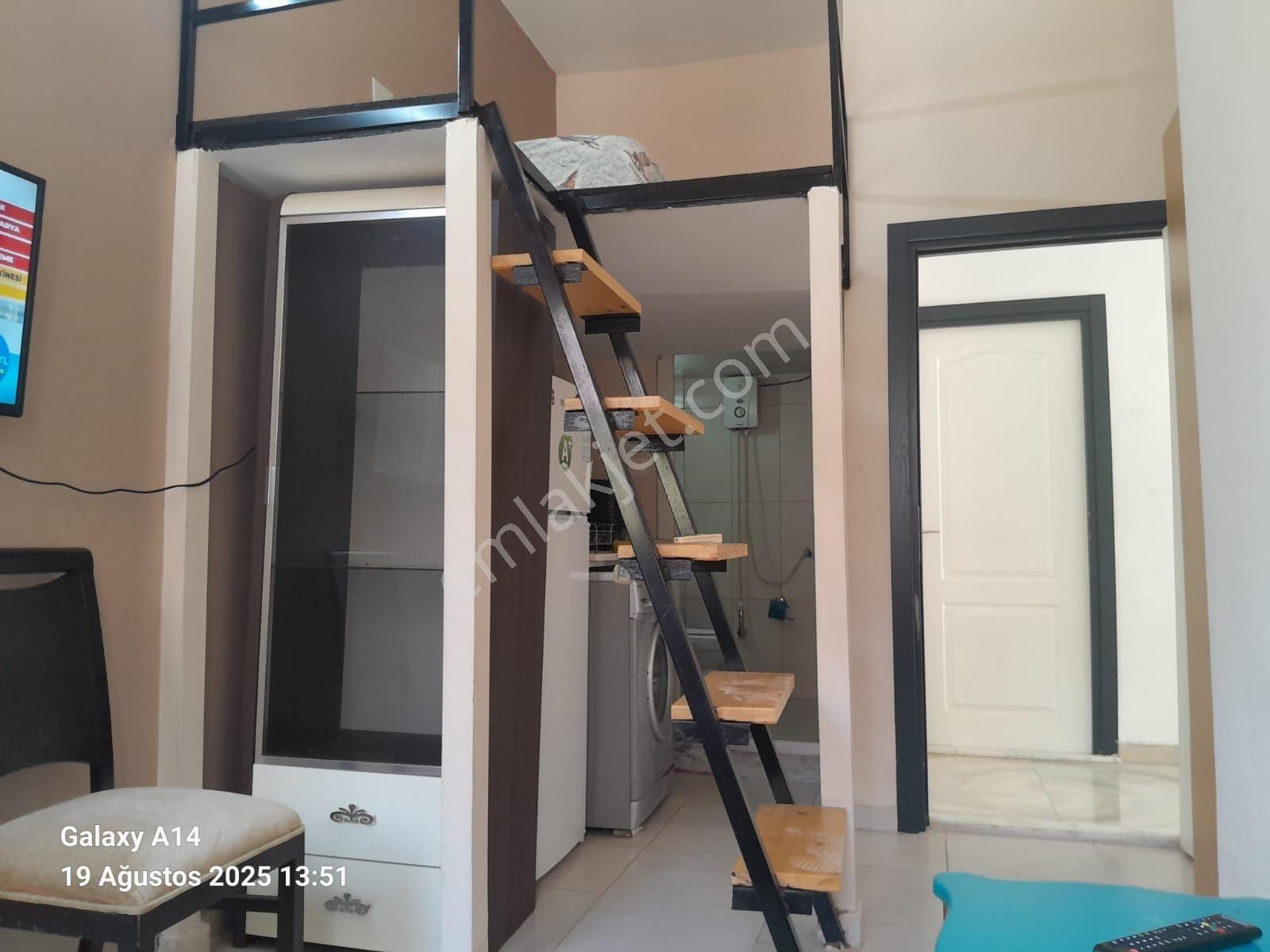 Metro Durağı Civarında Eşyalı Daire 1+0 - Görsel 2