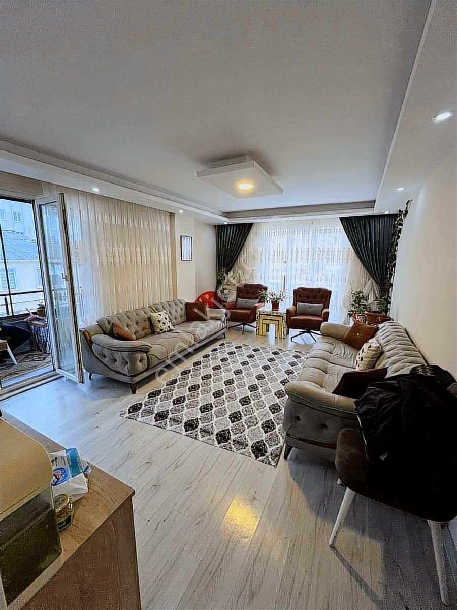 Atatürk Mahallesi Erbay Caddesinde Cadde Üzeri Satılık Dubleks