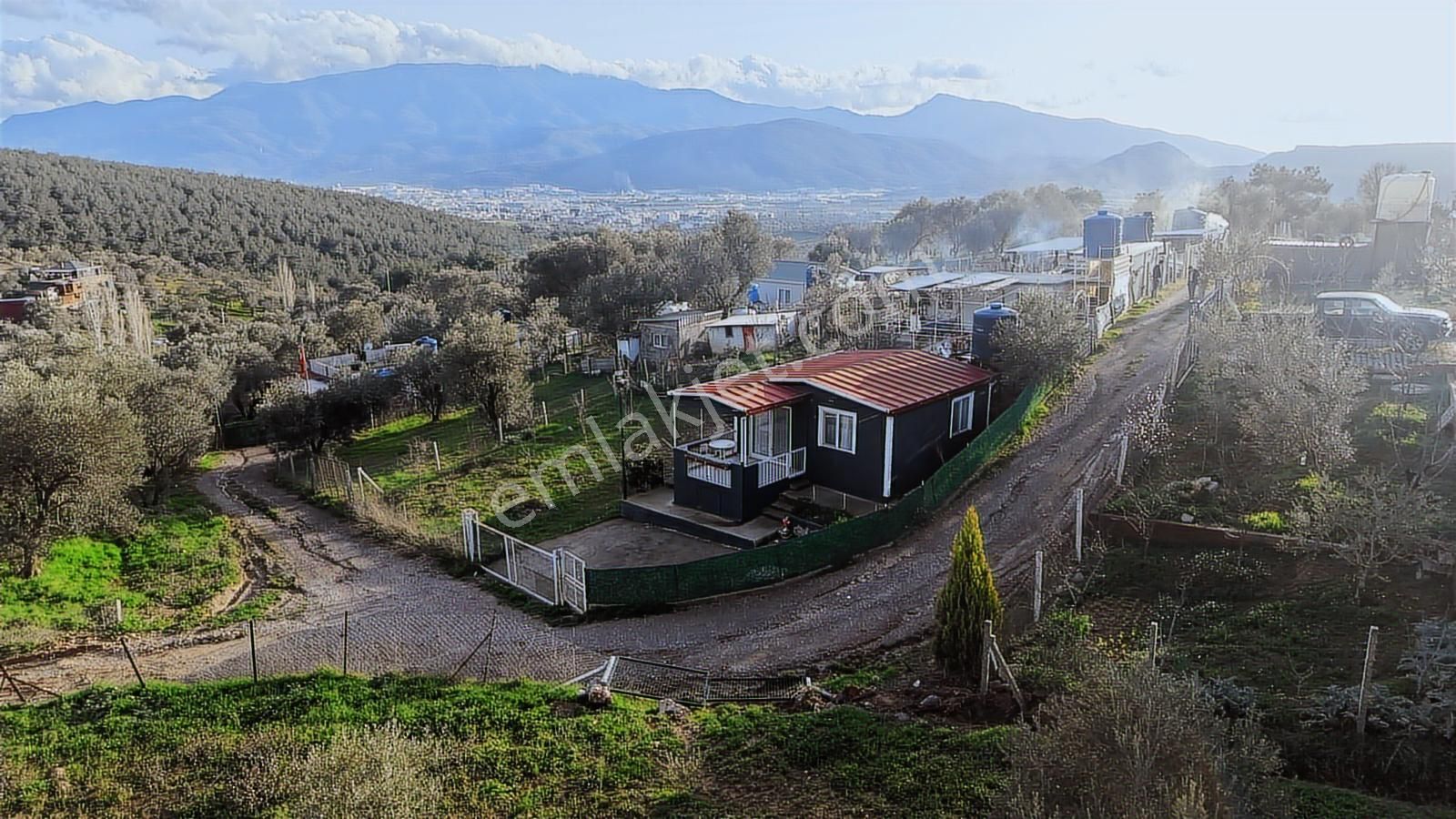 Damlacık'ta 500m² Yolu Açılmış Manzaralı Tapulu Evli Bahçe