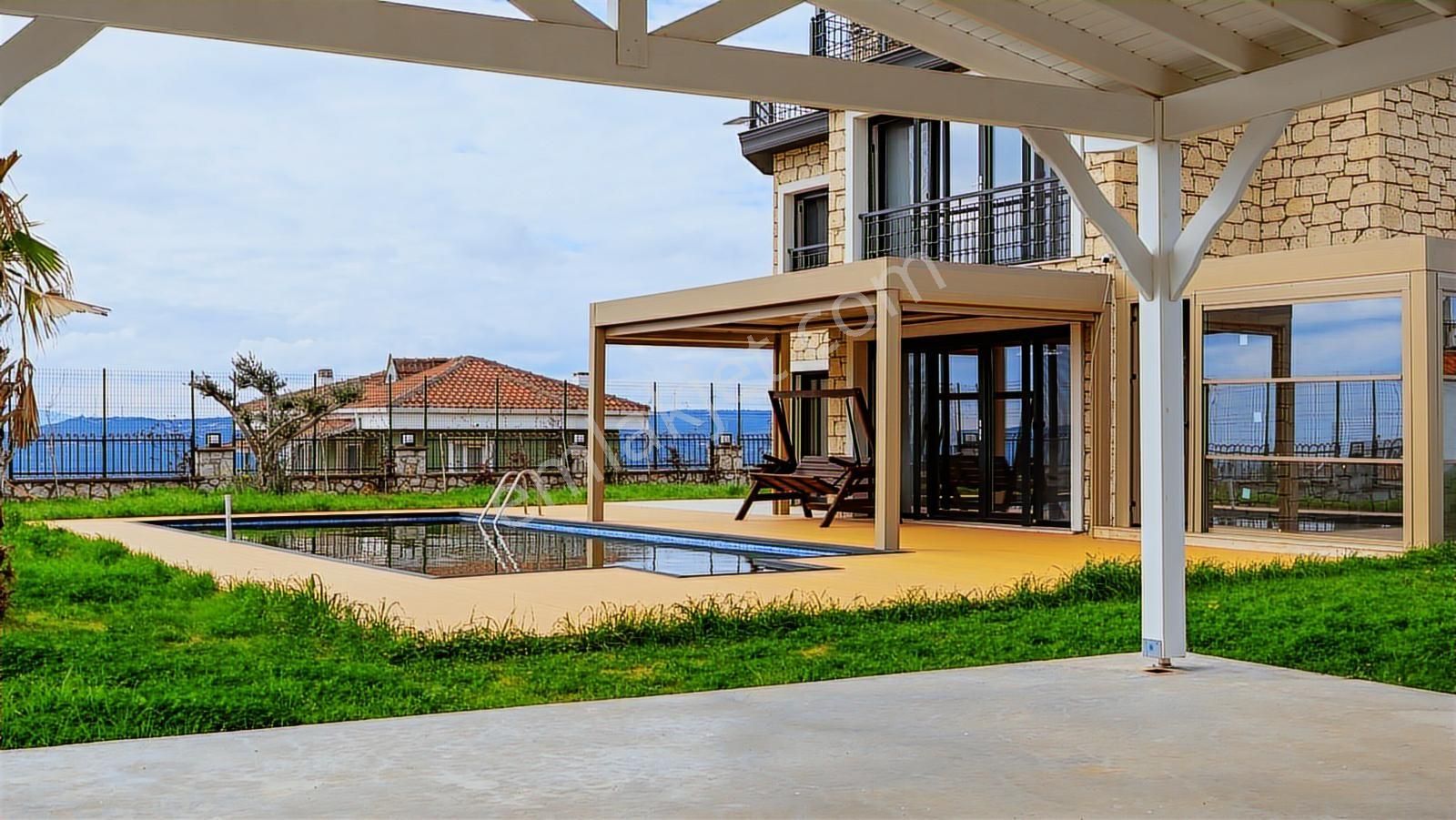 İzmir Seferihisar Ulamış'ta Satılık Lüks Villa Cb Ph