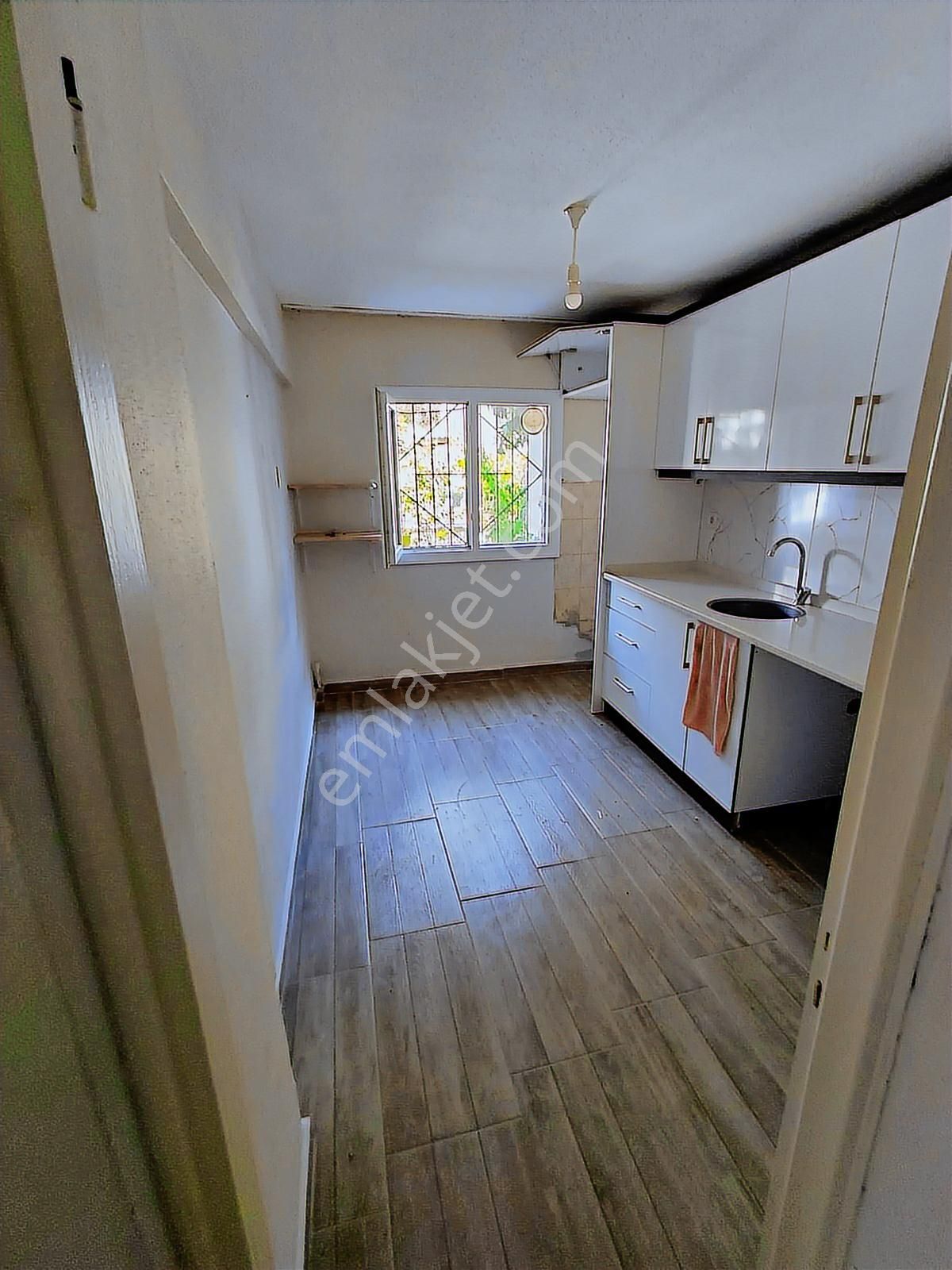 Urla Zeytinalanı Merkezde Doğalgazlı 3+1 Kiralık Daire - Görsel 3