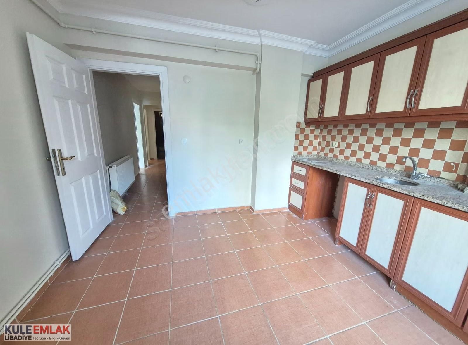 Esenevlerin En Güzel Yerinde Geniş Kullanışlı Daire - Görsel 9