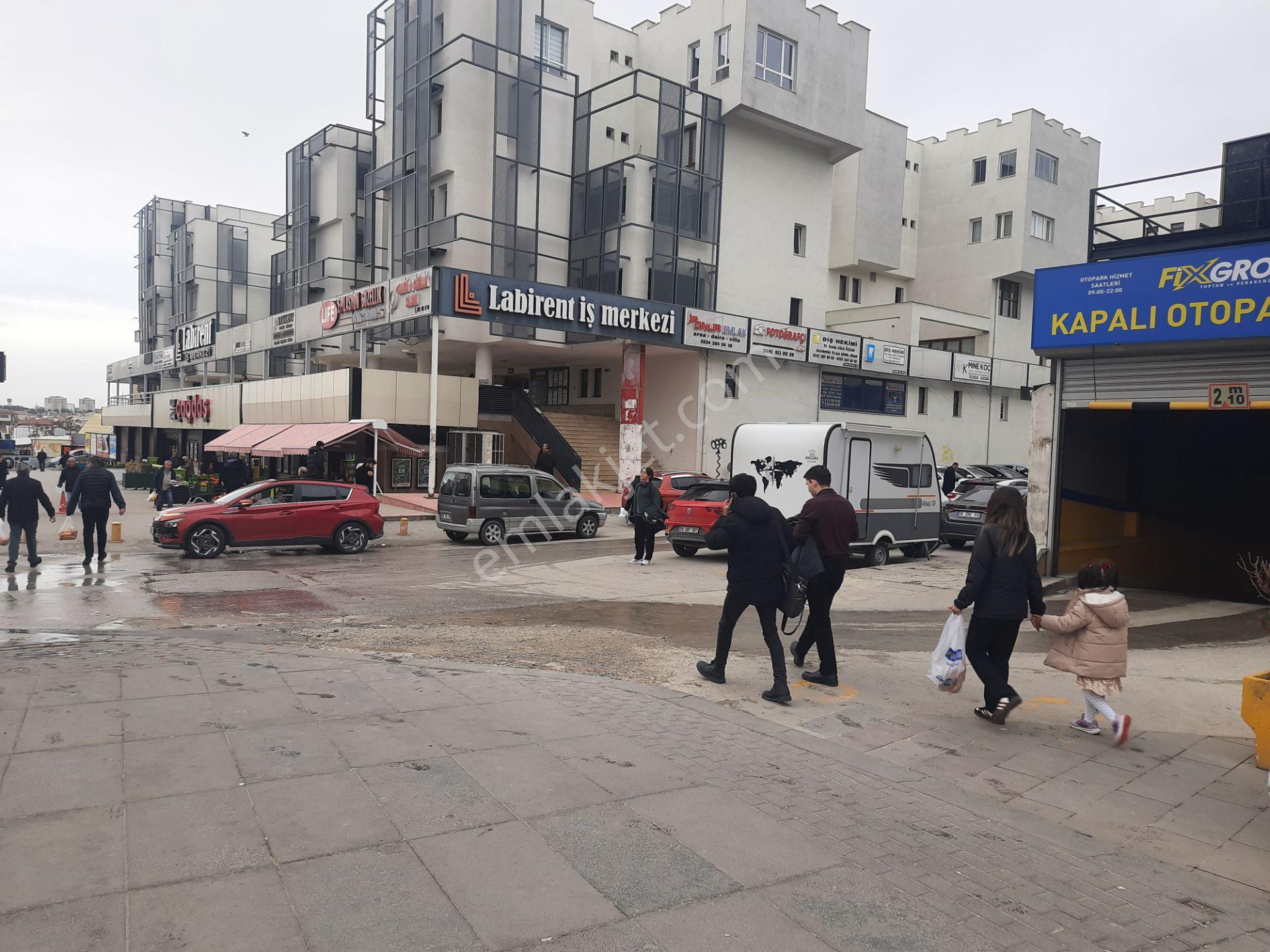 Satılık İşyeri Ofis Büro Plaza Metro Avm Labirent İş Merkezi Ulaşım Otobüs Dolmuş İşlek Cadde