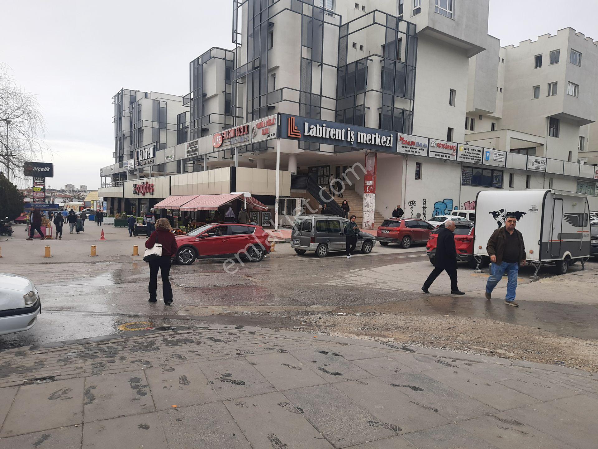 Satılık İşyeri Ofis Büro Plaza Metro Avm Labirent İş Merkezi Ulaşım Otobüs Dolmuş İşlek Cadde - Görsel 11