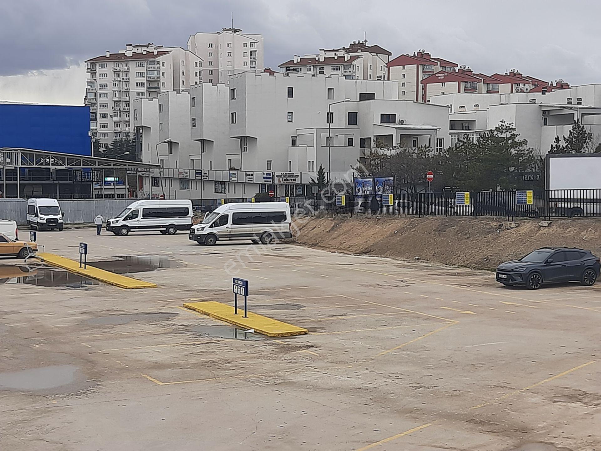 Satılık İşyeri Ofis Büro Plaza Metro Avm Labirent İş Merkezi Ulaşım Otobüs Dolmuş İşlek Cadde - Görsel 23
