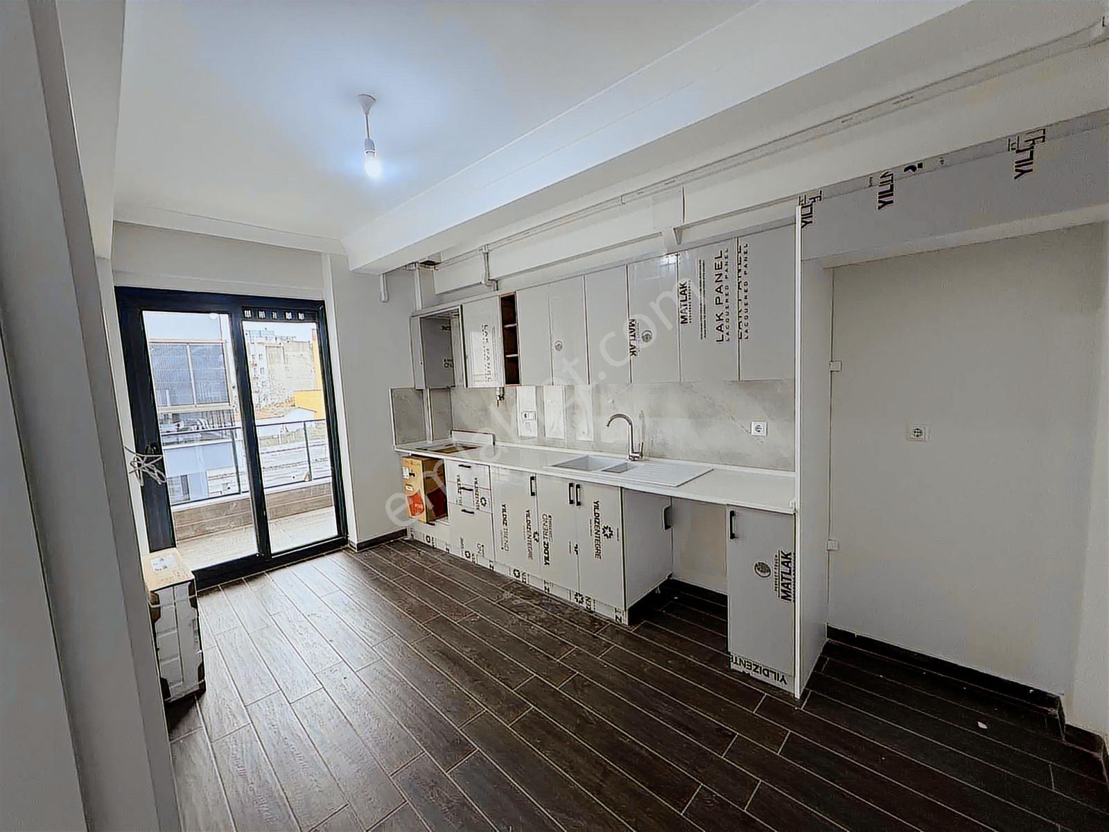 Akhisar Reşatbey Mh. Kiralık 2+1 Sıfır Lüx Arakat Daire