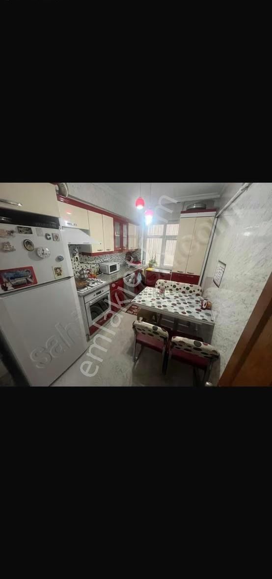 Cumhuriyet Mh. Acil Sultangazinin En Güzel Mahallesi 3+1 120 Mt