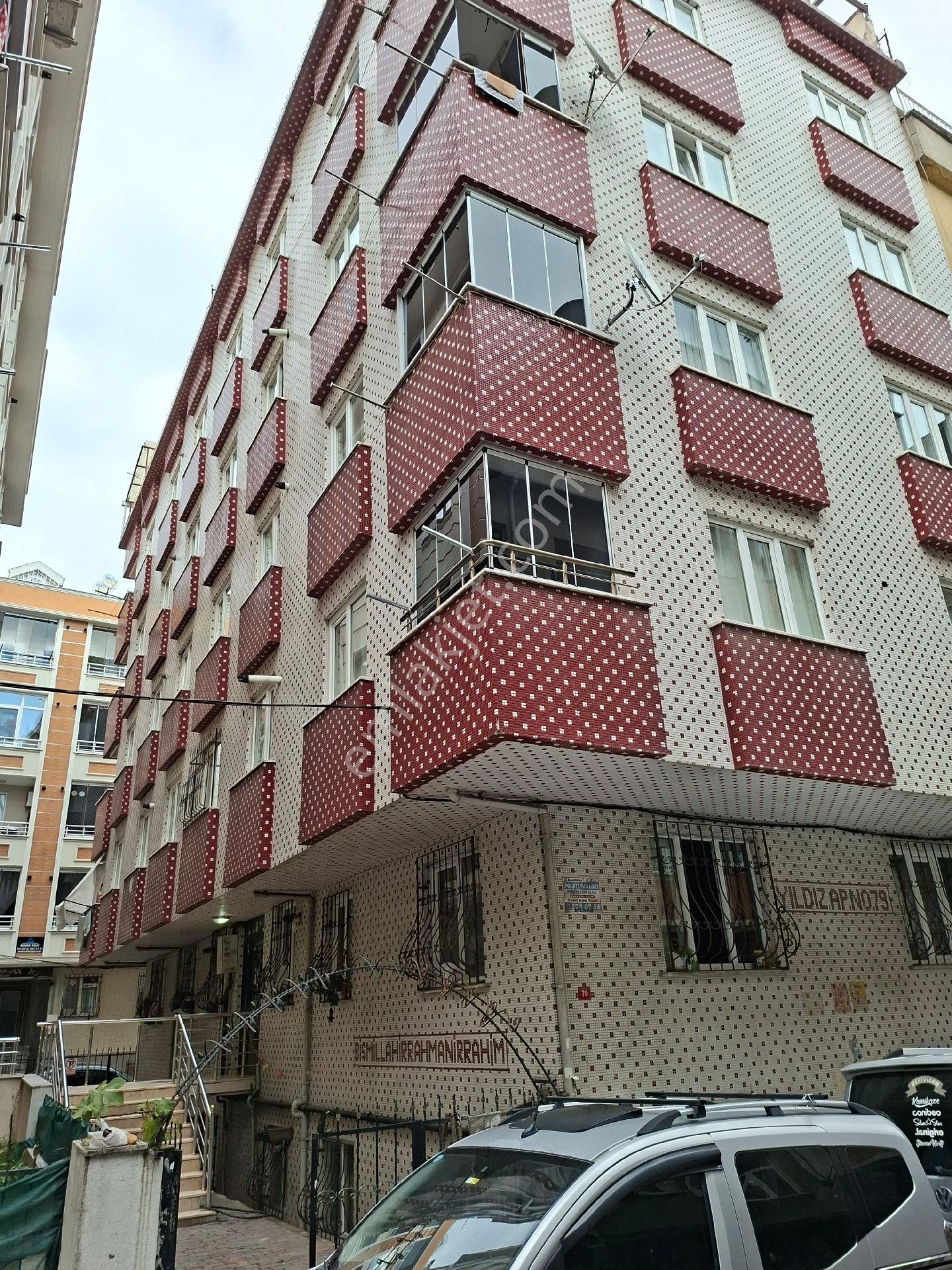 Yenibosna Zafer Mah Kiralık Teras Kat Daire Mevlana Cami Yakını Asansör Var