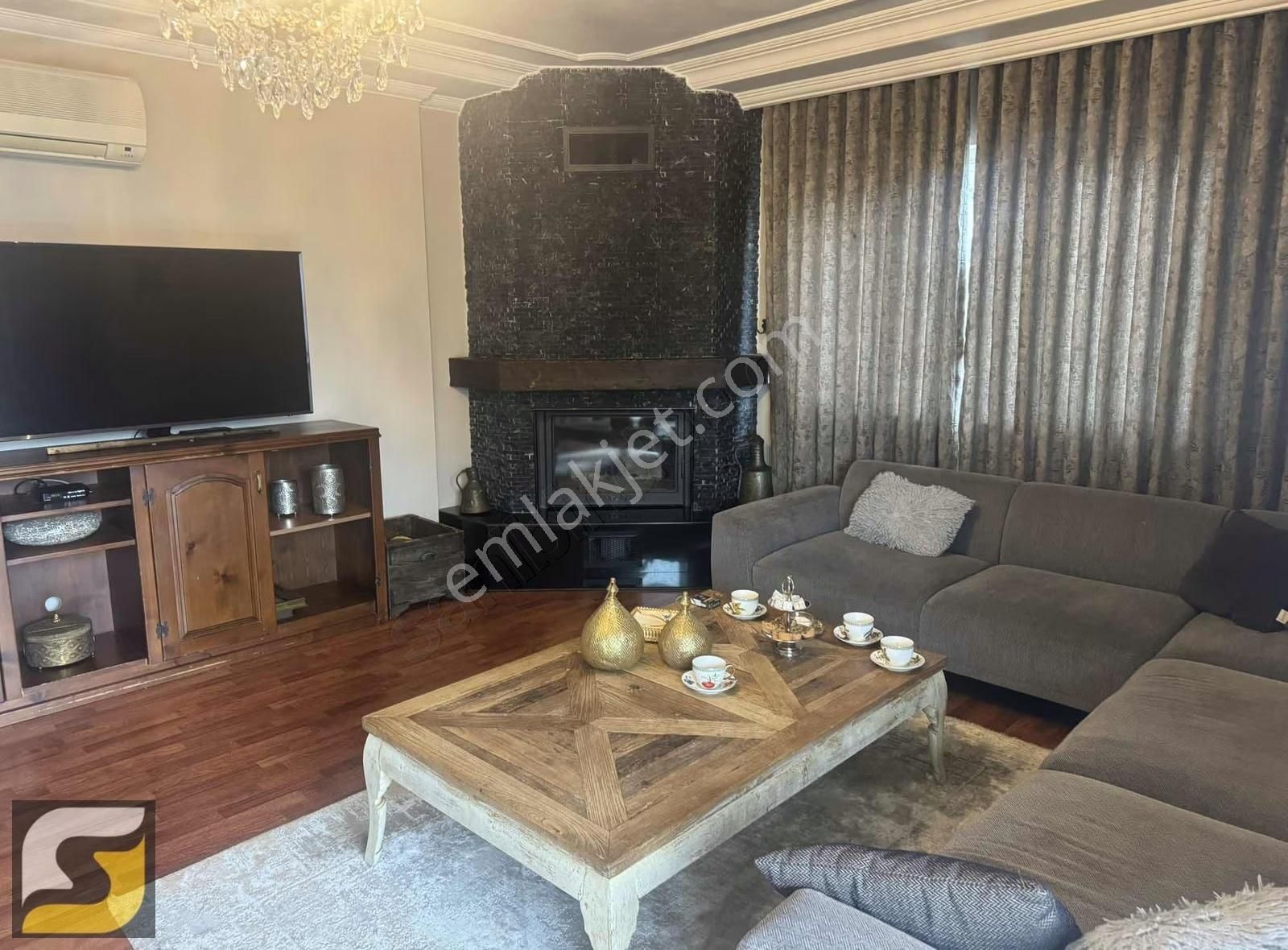 Cumhuriyet Mahallesinde Satılık 3+1 Ayrı Mutfak Daire