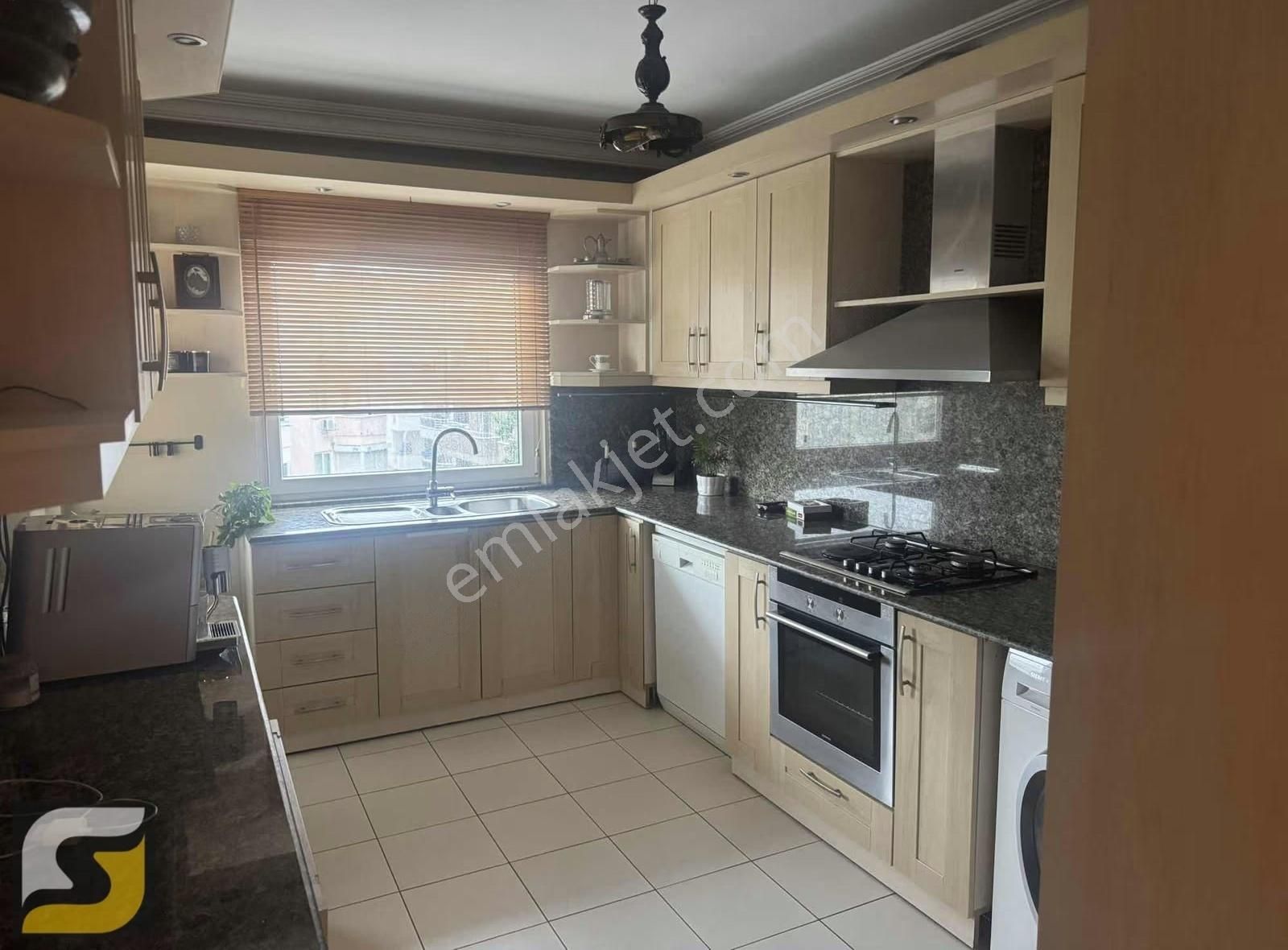 Cumhuriyet Mahallesinde Satılık 3+1 Ayrı Mutfak Daire - Görsel 2