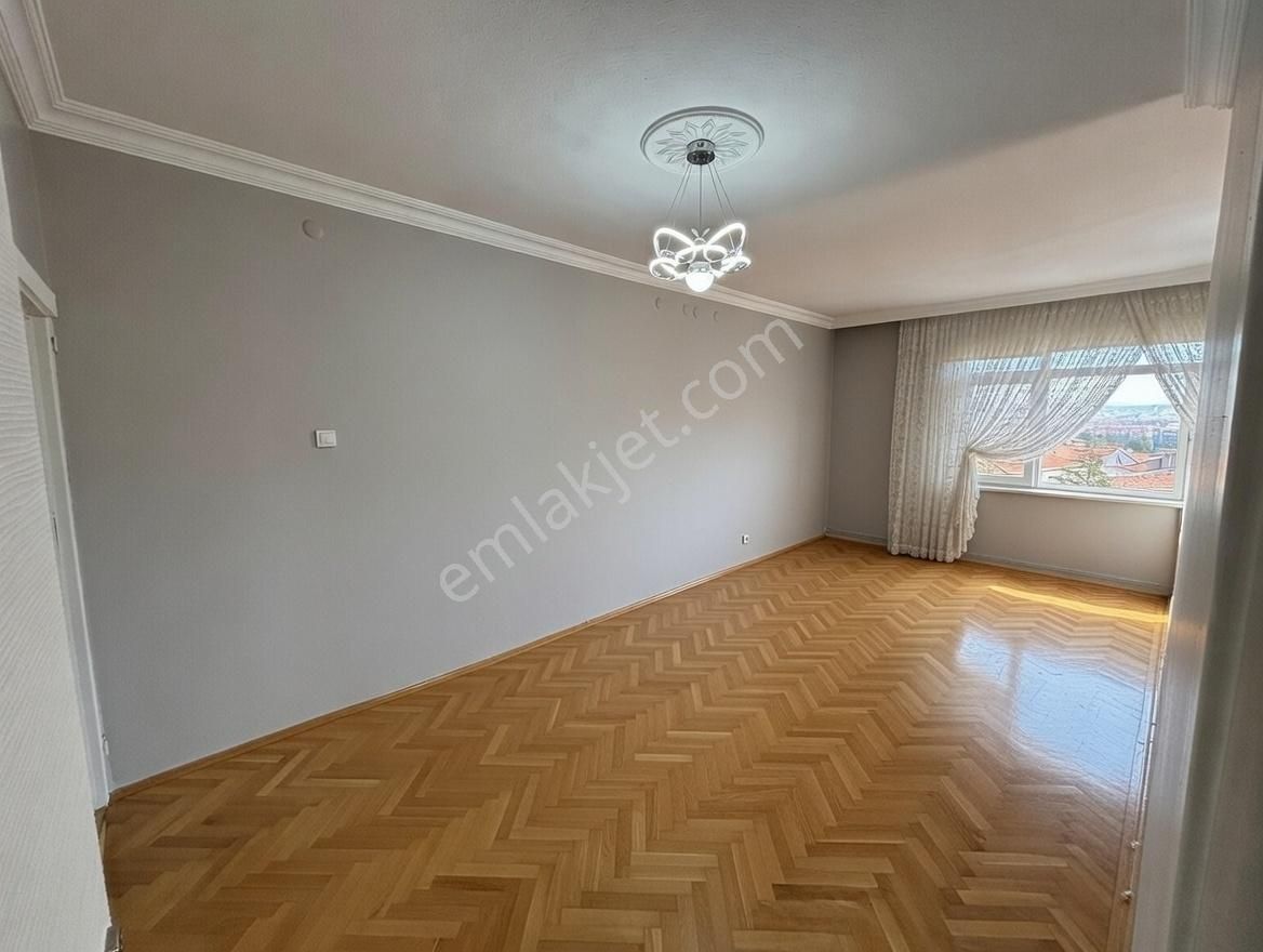 Tepebaşı Mahallesin'de Manzaralı Ara Katta 3+1 Daire - Görsel 3