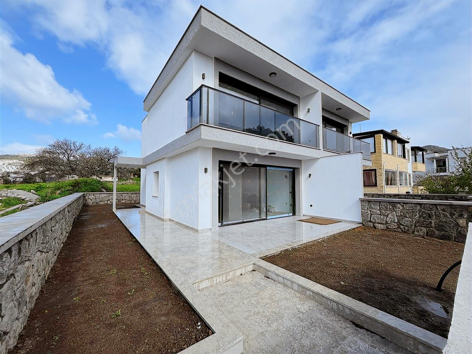 Gümüşlük Merkezde Eşyasız Kiralık 3+1 Geniş İkiz Villa - Görsel 9