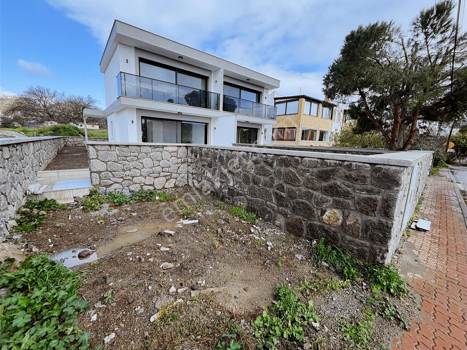 Gümüşlük Merkezde Eşyasız Kiralık 3+1 Geniş İkiz Villa - Görsel 8