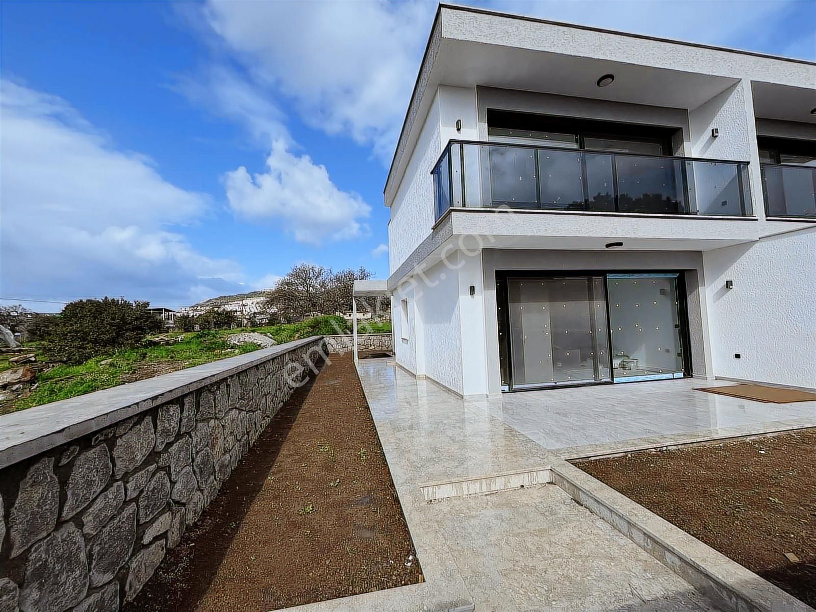 Gümüşlük Merkezde Eşyasız Kiralık 3+1 Geniş İkiz Villa - Görsel 4