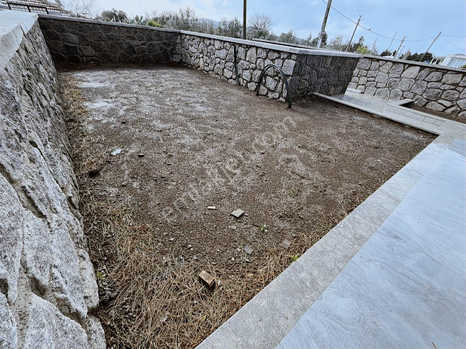 Gümüşlük Merkezde Eşyasız Kiralık 3+1 Geniş İkiz Villa - Görsel 5